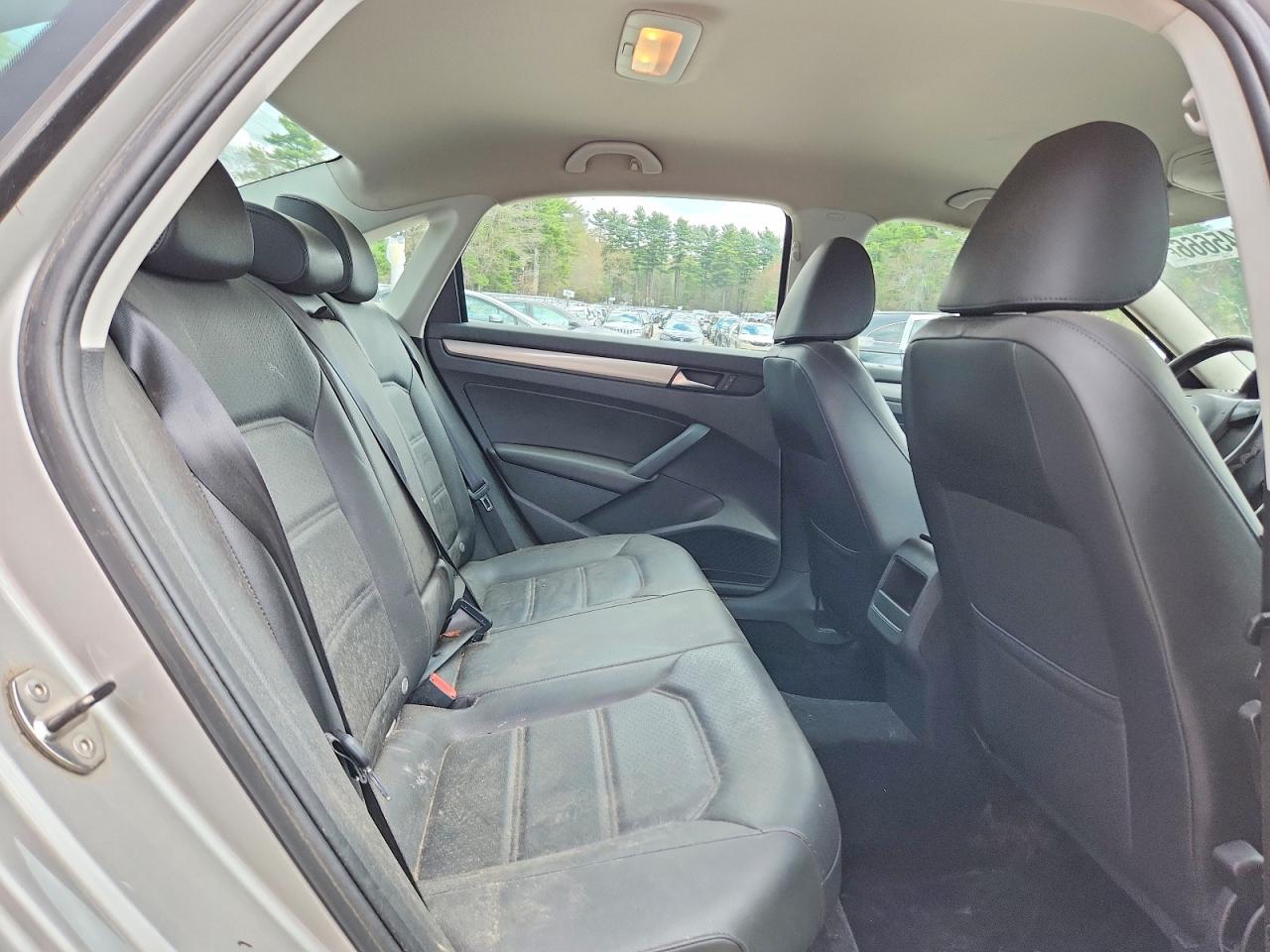 2014 Volkswagen Passat S Silver vin: 1VWAT7A30EC068881