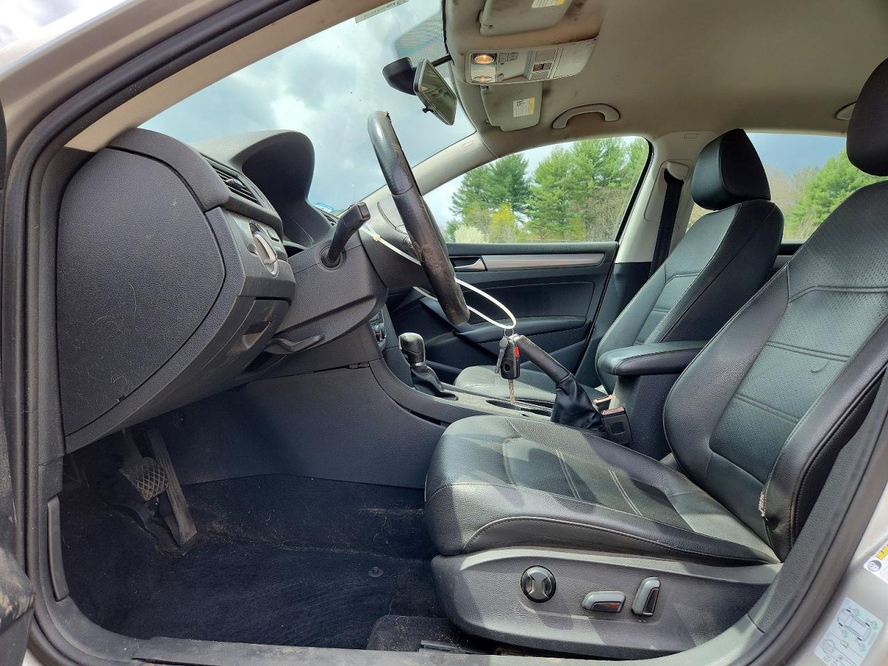 2014 Volkswagen Passat S Silver vin: 1VWAT7A30EC068881