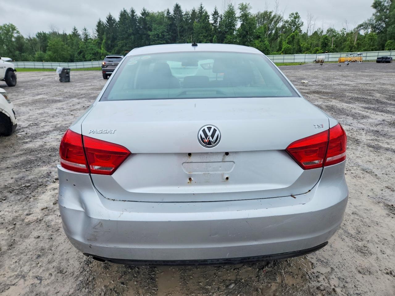 2014 Volkswagen Passat S Silver vin: 1VWAT7A30EC071005