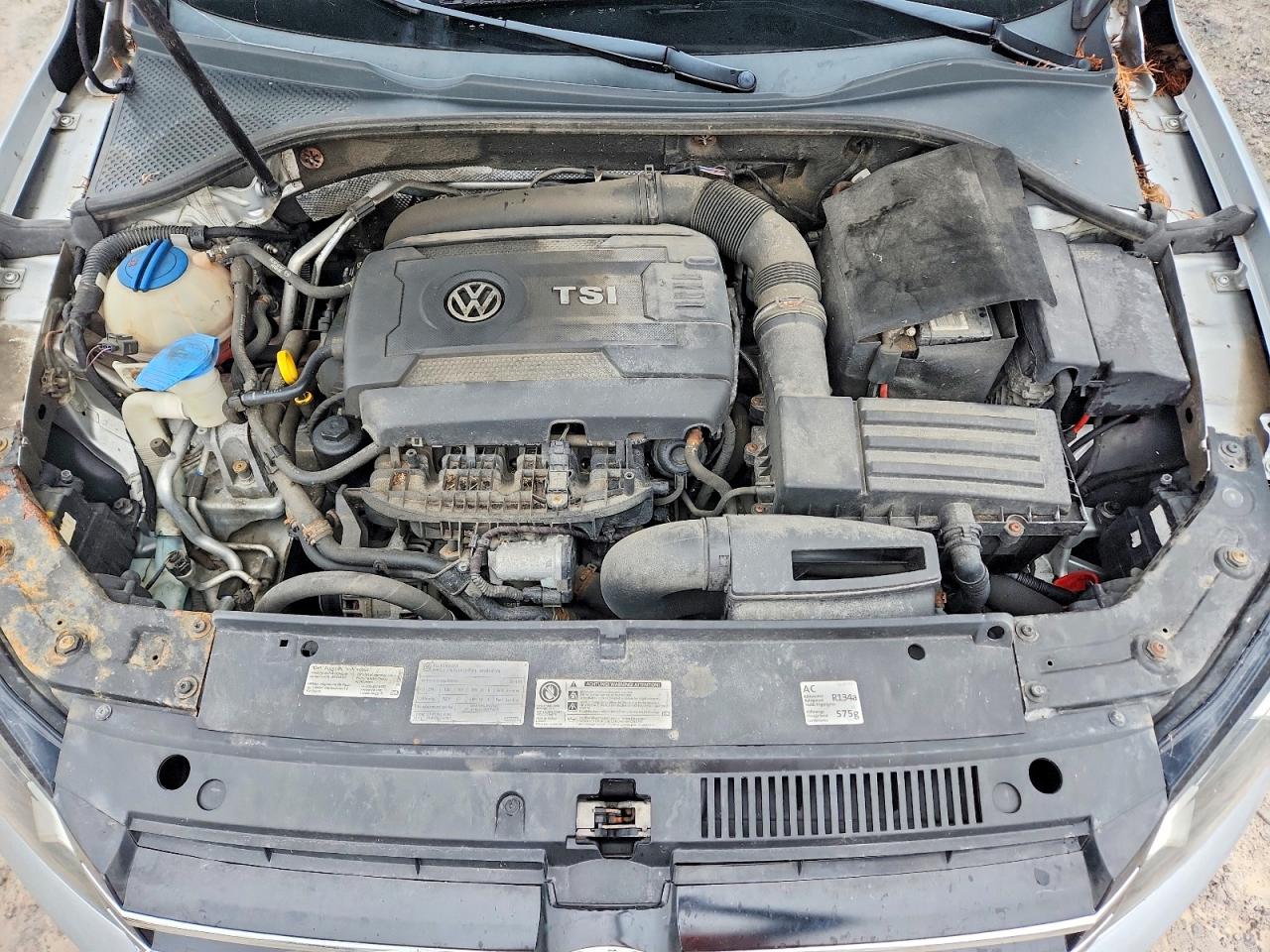 2014 Volkswagen Passat S Silver vin: 1VWAT7A30EC071005