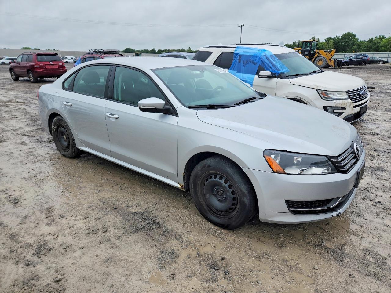 2014 Volkswagen Passat S Silver vin: 1VWAT7A30EC071005