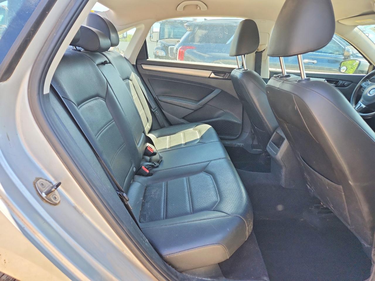 2014 Volkswagen Passat S Silver vin: 1VWAT7A30EC075846