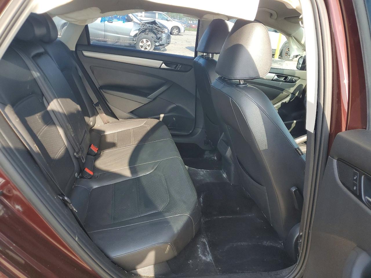 2014 Volkswagen Passat S Maroon vin: 1VWAT7A30EC081324