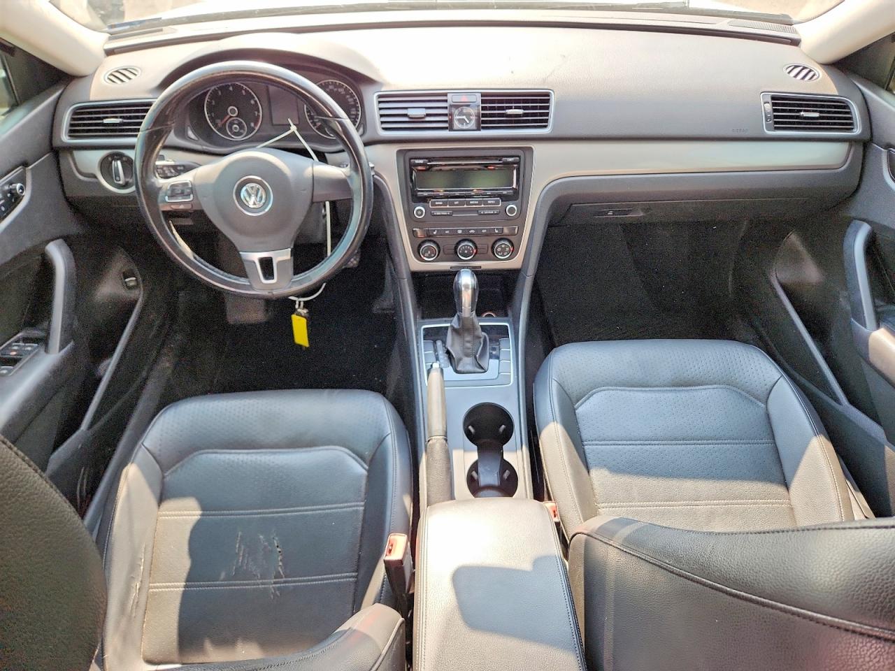 2014 Volkswagen Passat S White vin: 1VWAT7A30EC084840
