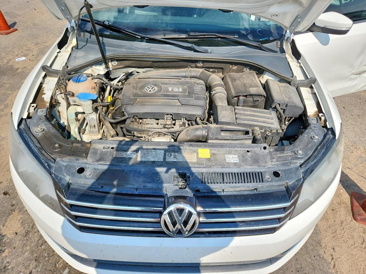 2014 Volkswagen Passat S White vin: 1VWAT7A30EC084840