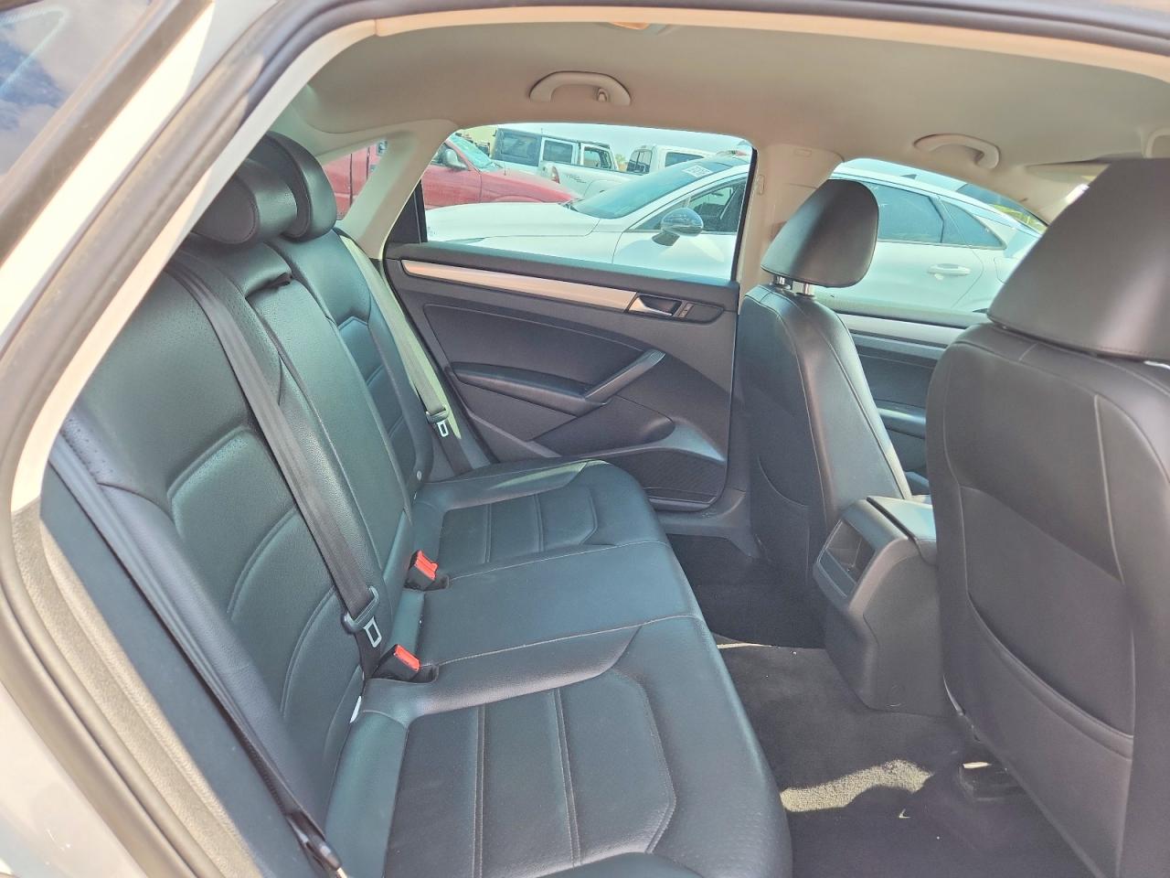 2014 Volkswagen Passat S White vin: 1VWAT7A30EC084840