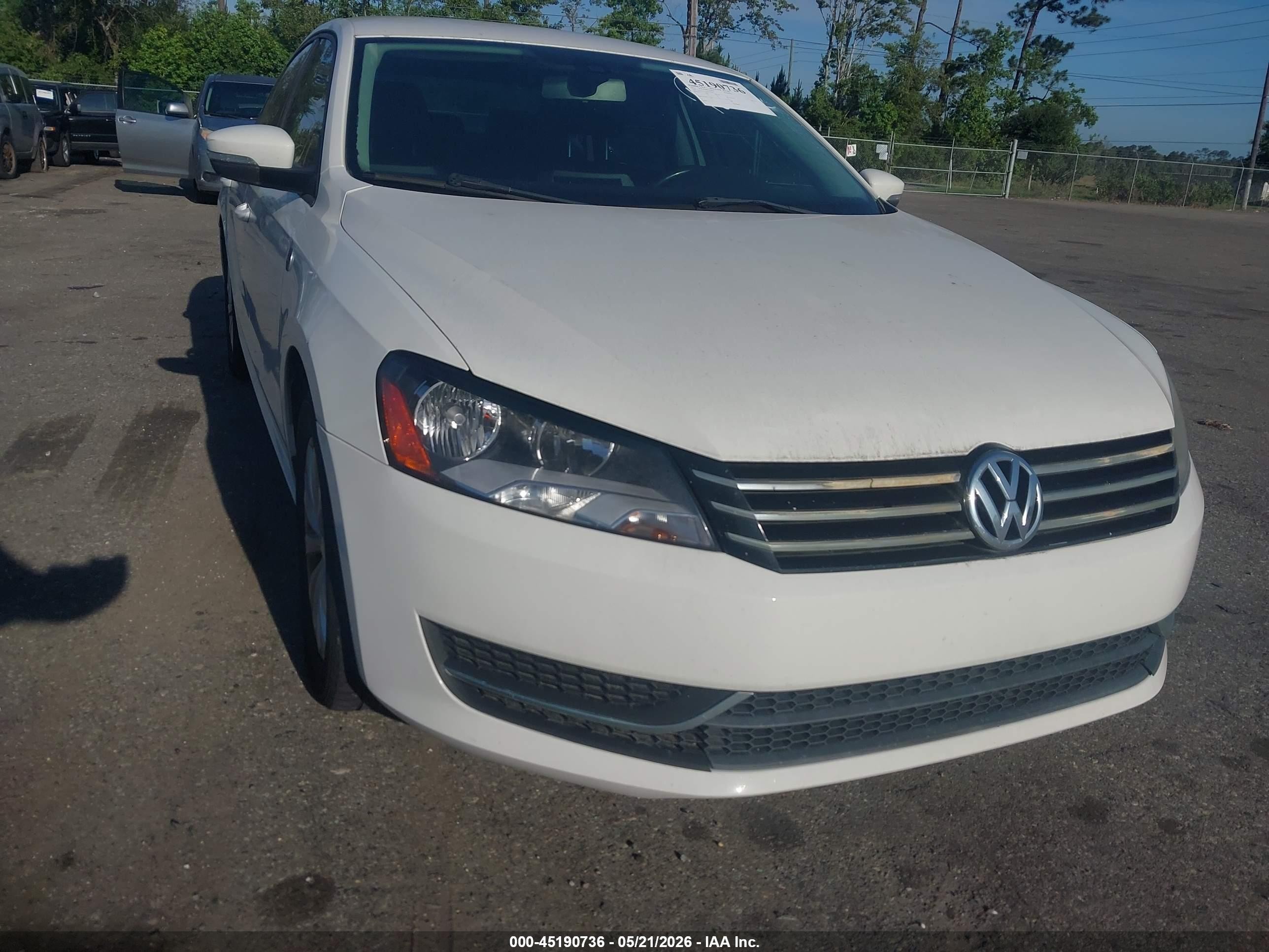 2014 Volkswagen Passat 1.8t Wolfsburg Edition White vin: 1VWAT7A30EC091920