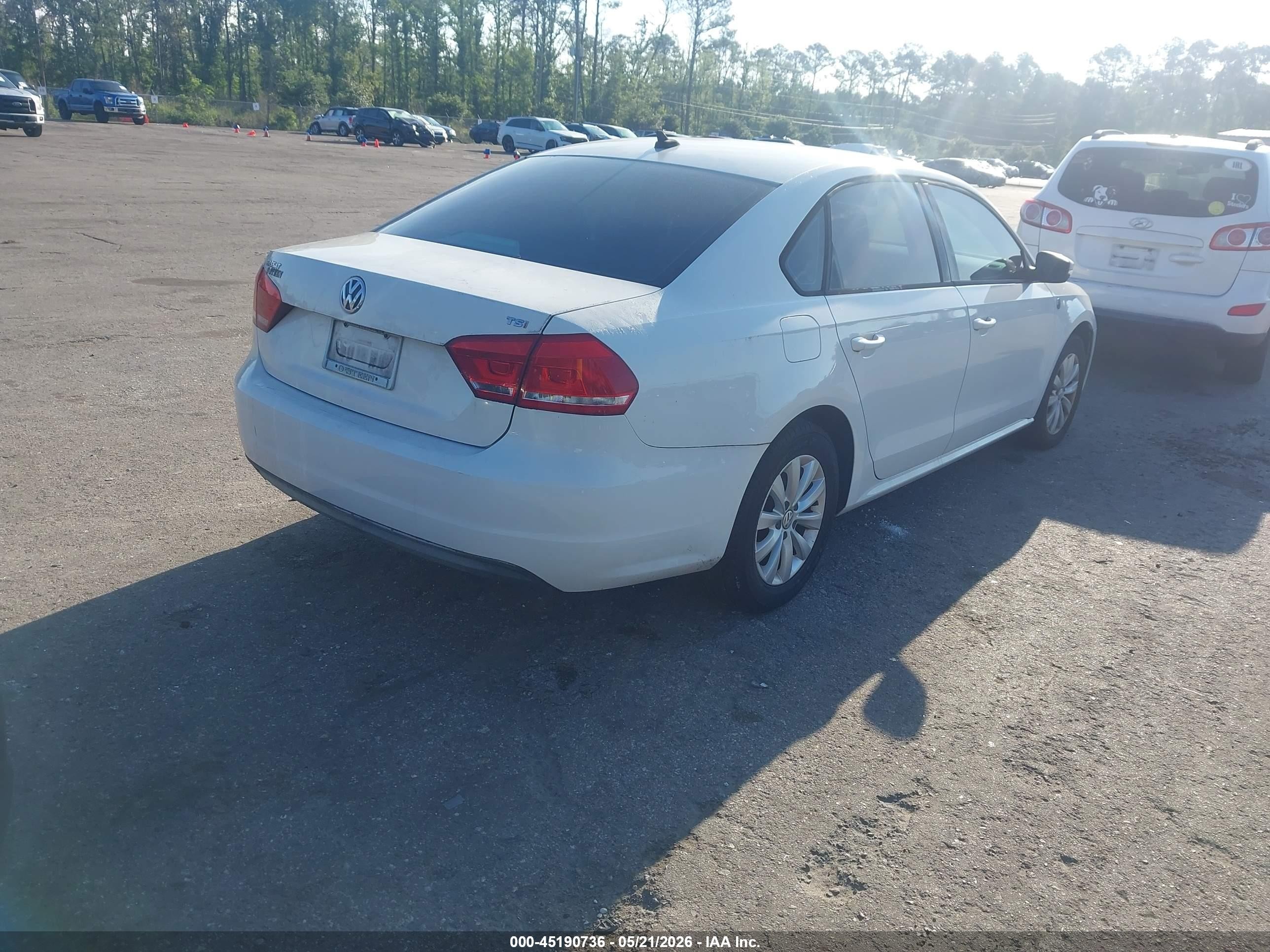 2014 Volkswagen Passat 1.8t Wolfsburg Edition White vin: 1VWAT7A30EC091920