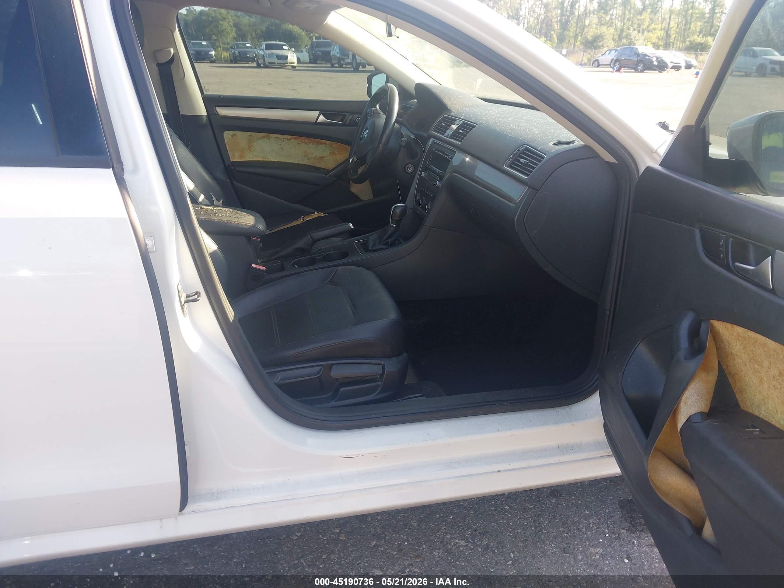 2014 Volkswagen Passat 1.8t Wolfsburg Edition White vin: 1VWAT7A30EC091920