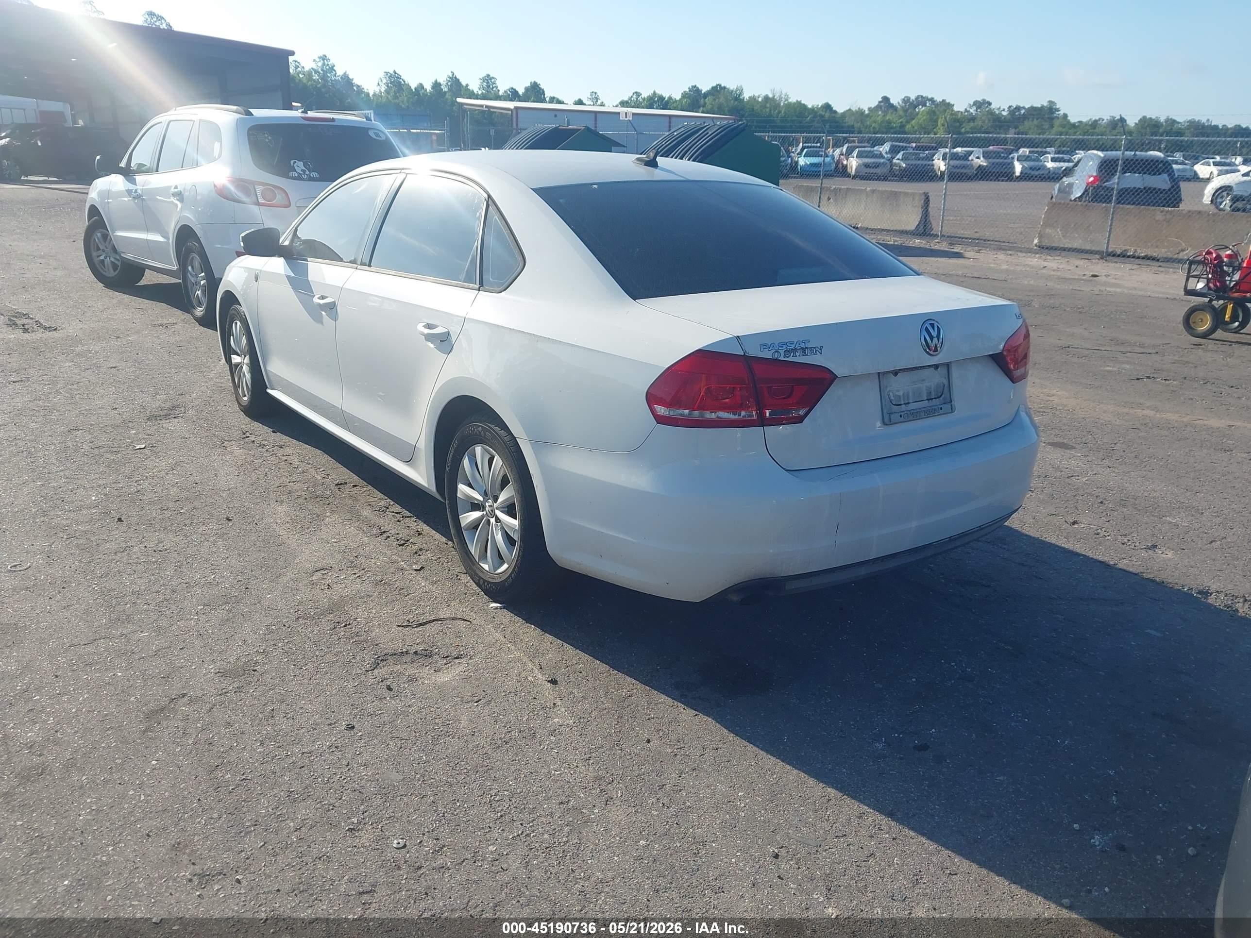 2014 Volkswagen Passat 1.8t Wolfsburg Edition White vin: 1VWAT7A30EC091920