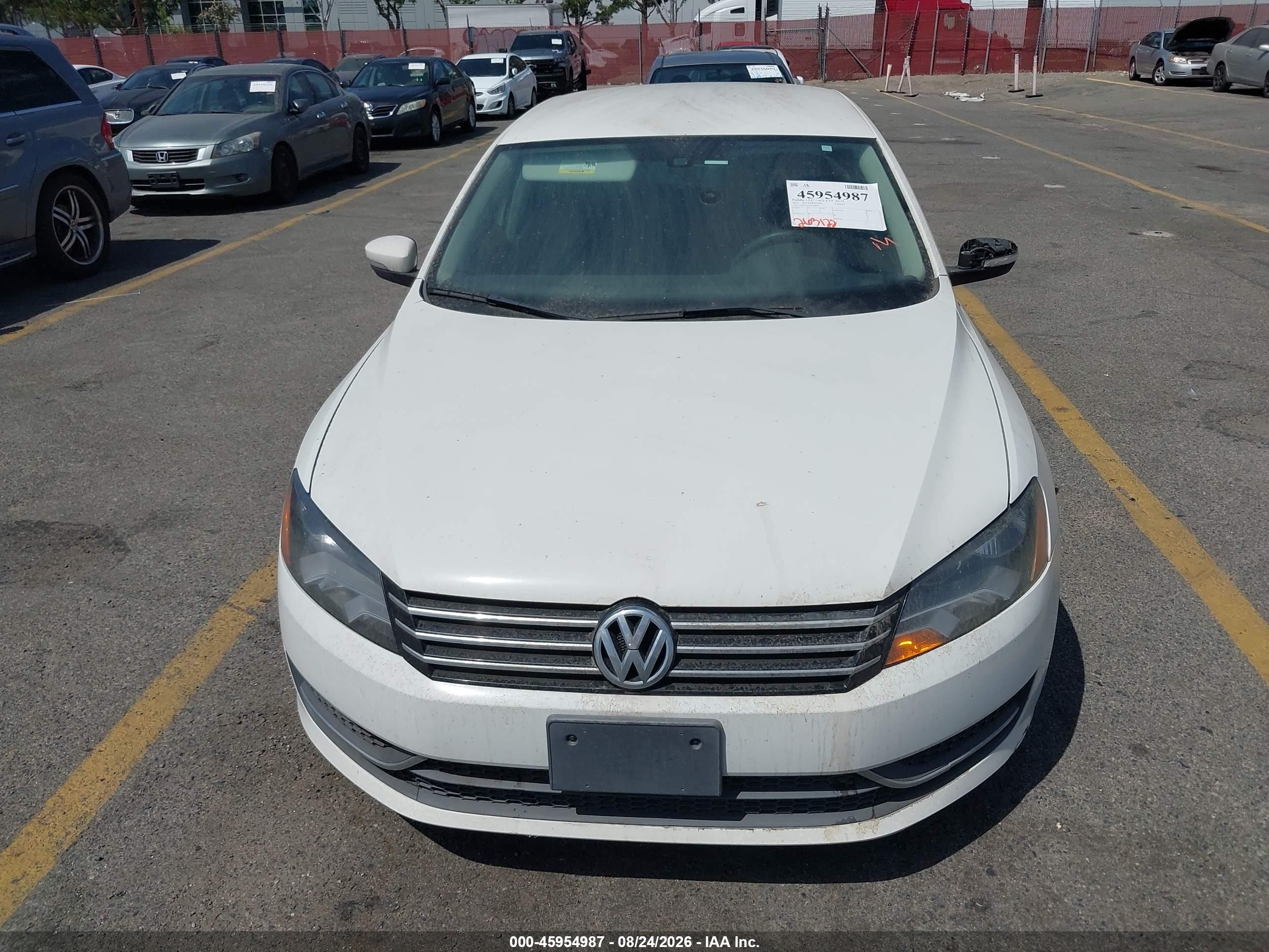 2014 Volkswagen Passat 1.8t S White vin: 1VWAT7A30EC108781