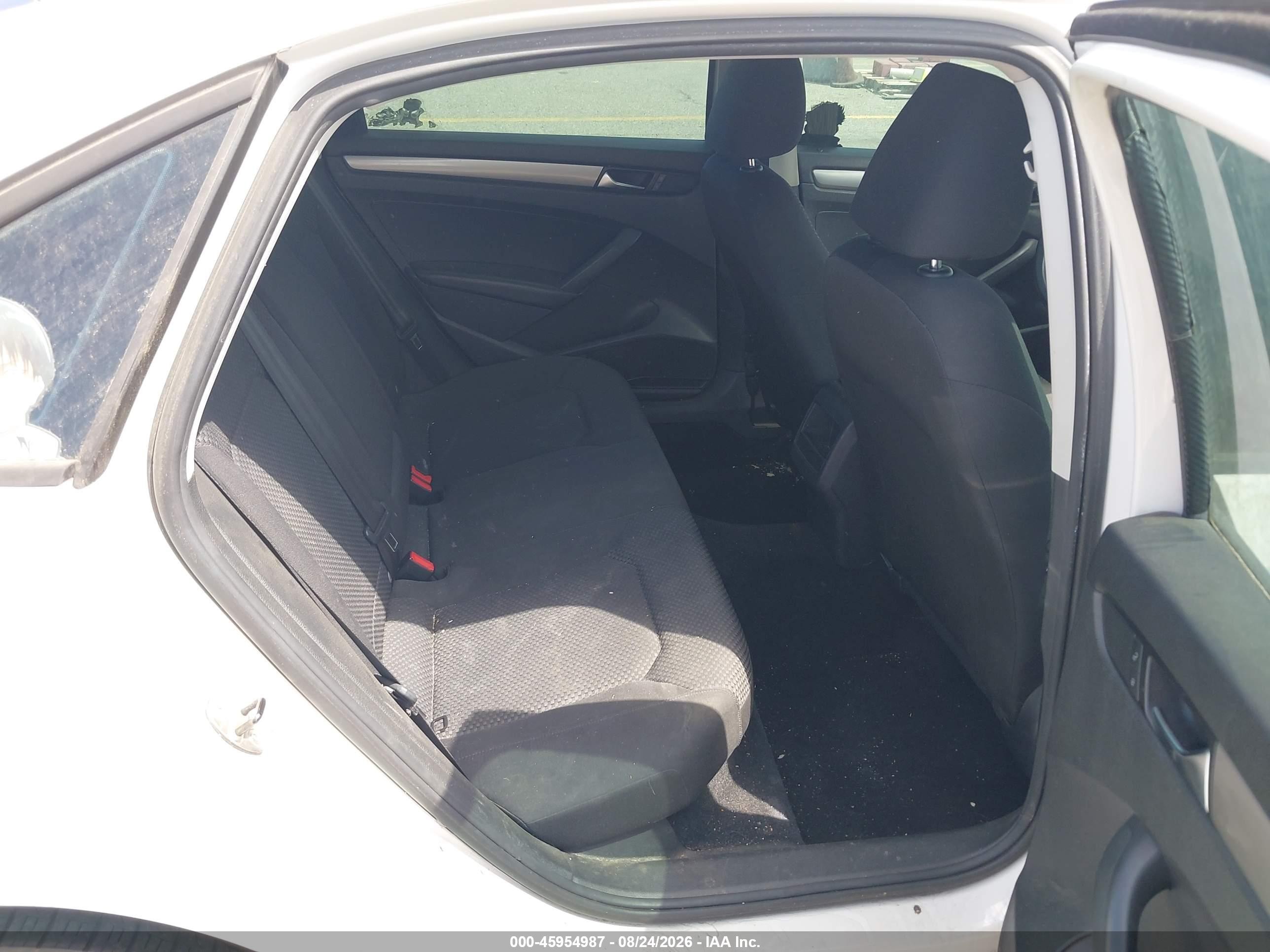 2014 Volkswagen Passat 1.8t S White vin: 1VWAT7A30EC108781
