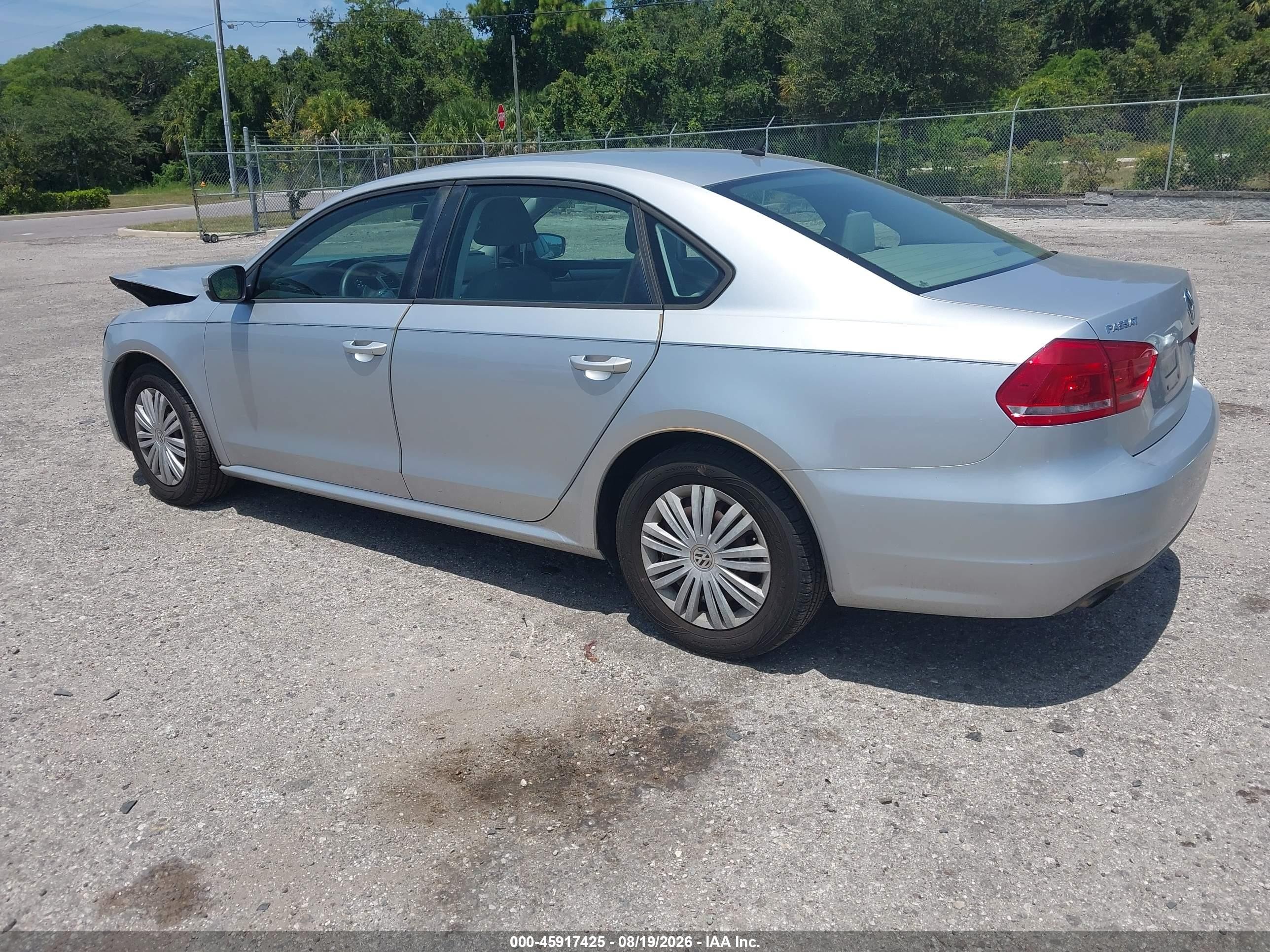 2014 Volkswagen Passat 1.8t S Silver vin: 1VWAT7A30EC111373