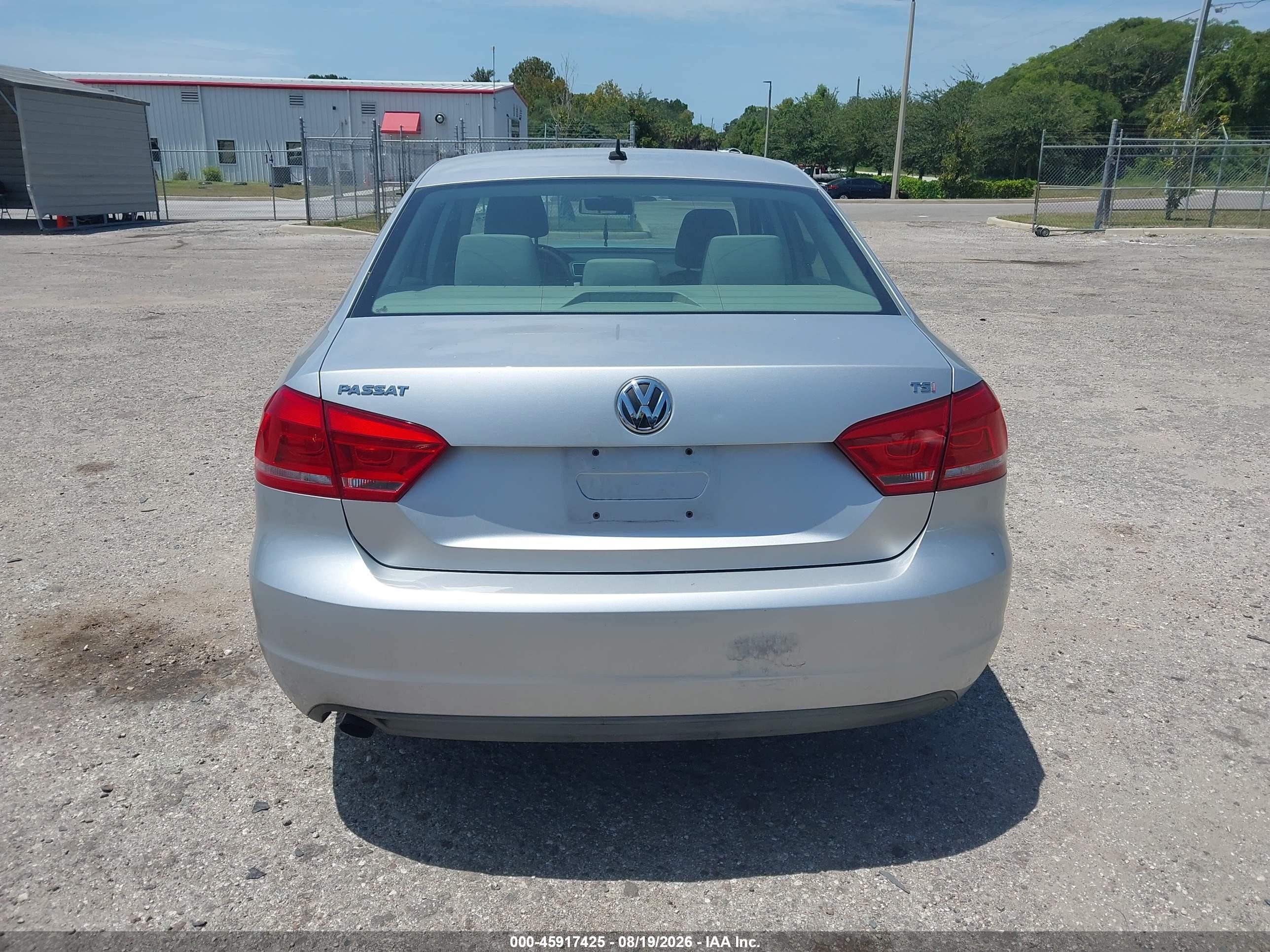 2014 Volkswagen Passat 1.8t S Silver vin: 1VWAT7A30EC111373