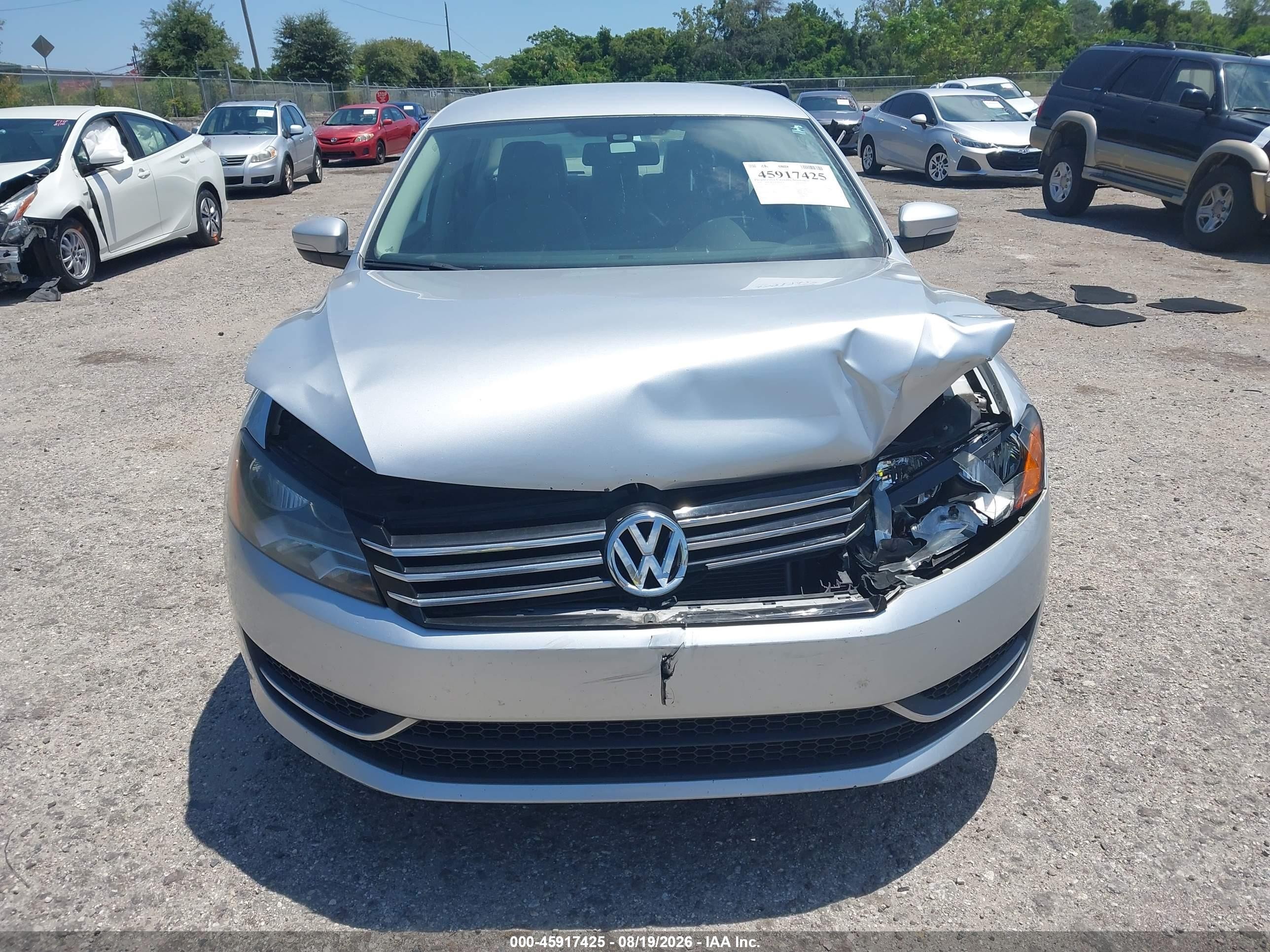 2014 Volkswagen Passat 1.8t S Silver vin: 1VWAT7A30EC111373
