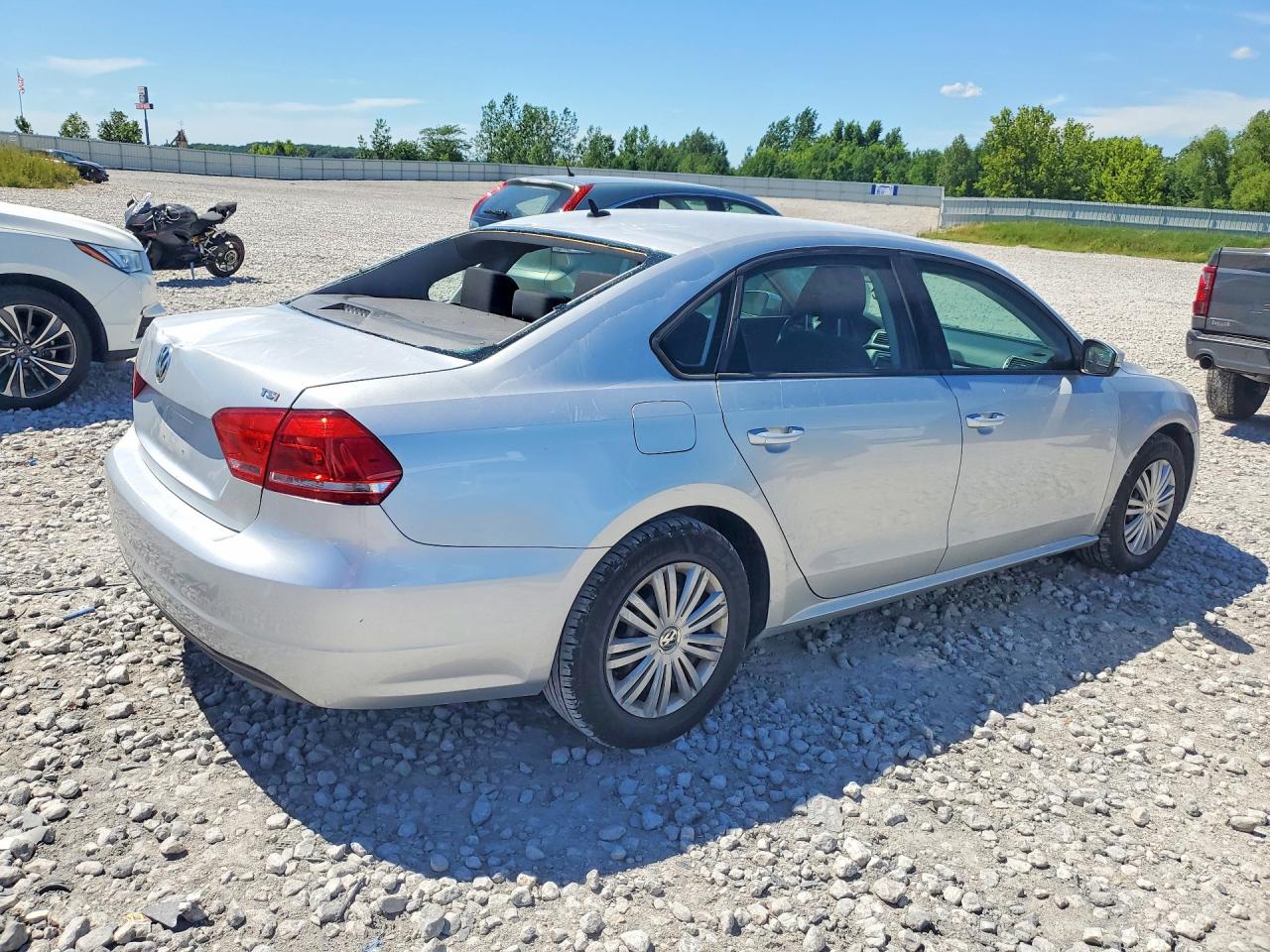 2014 Volkswagen Passat S Серебряный vin: 1VWAT7A30EC114287