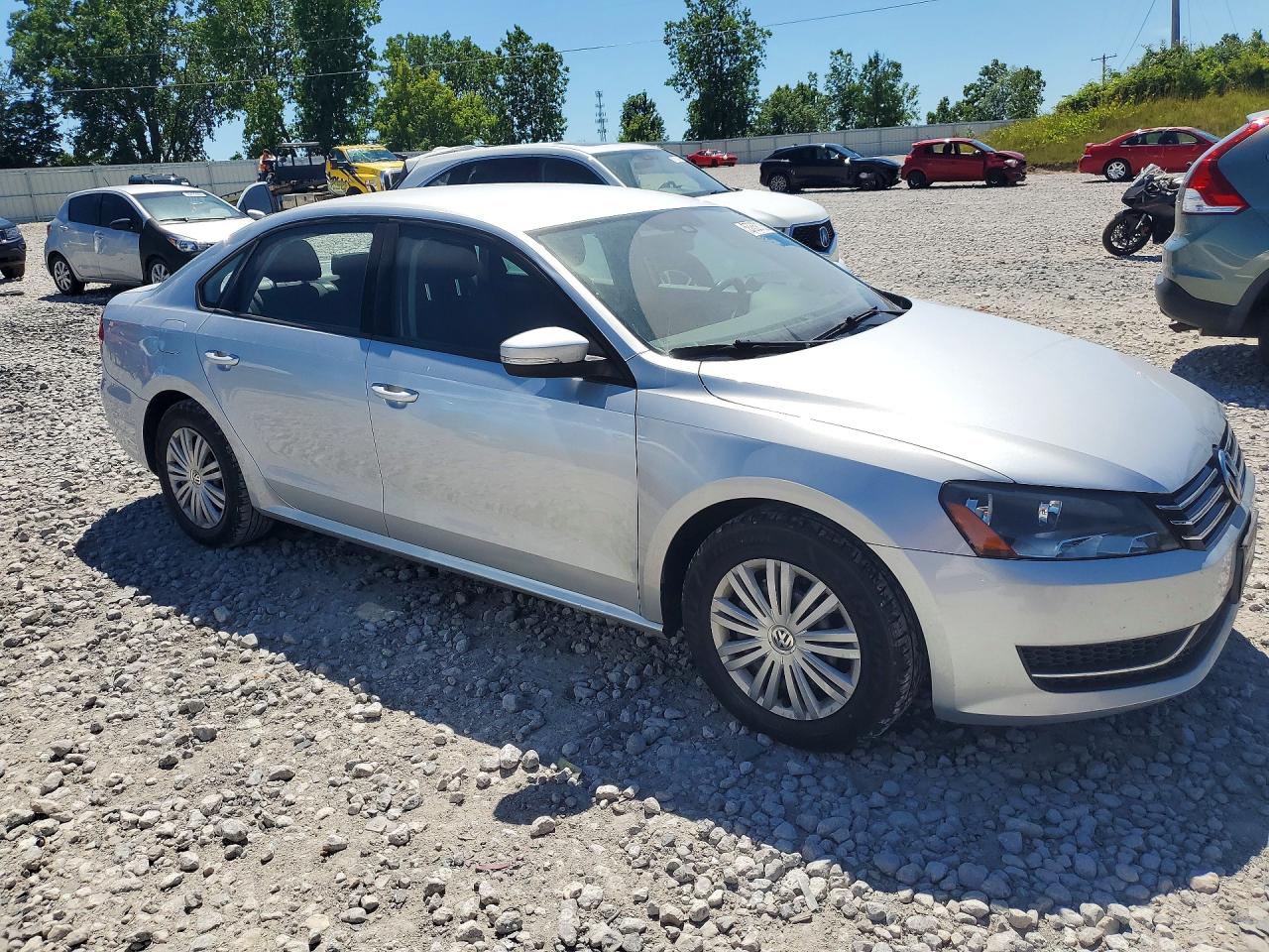2014 Volkswagen Passat S Серебряный vin: 1VWAT7A30EC114287
