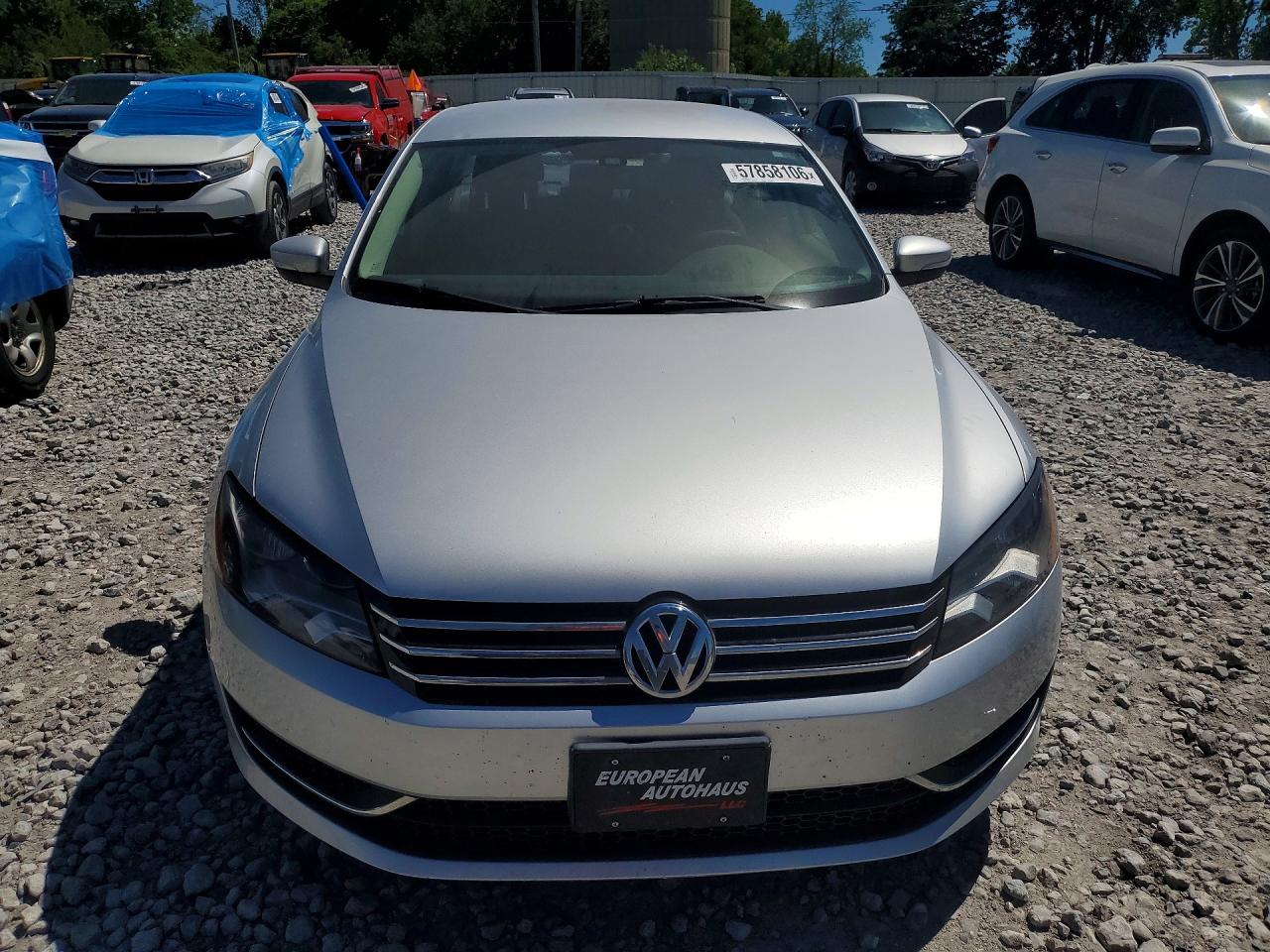 2014 Volkswagen Passat S Серебряный vin: 1VWAT7A30EC114287