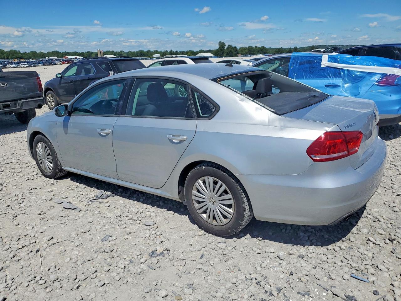 2014 Volkswagen Passat S Серебряный vin: 1VWAT7A30EC114287