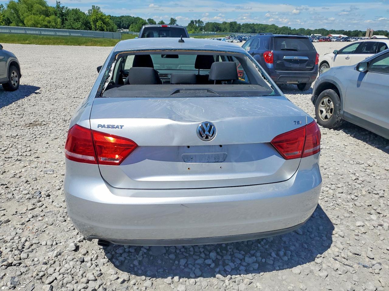 2014 Volkswagen Passat S Серебряный vin: 1VWAT7A30EC114287