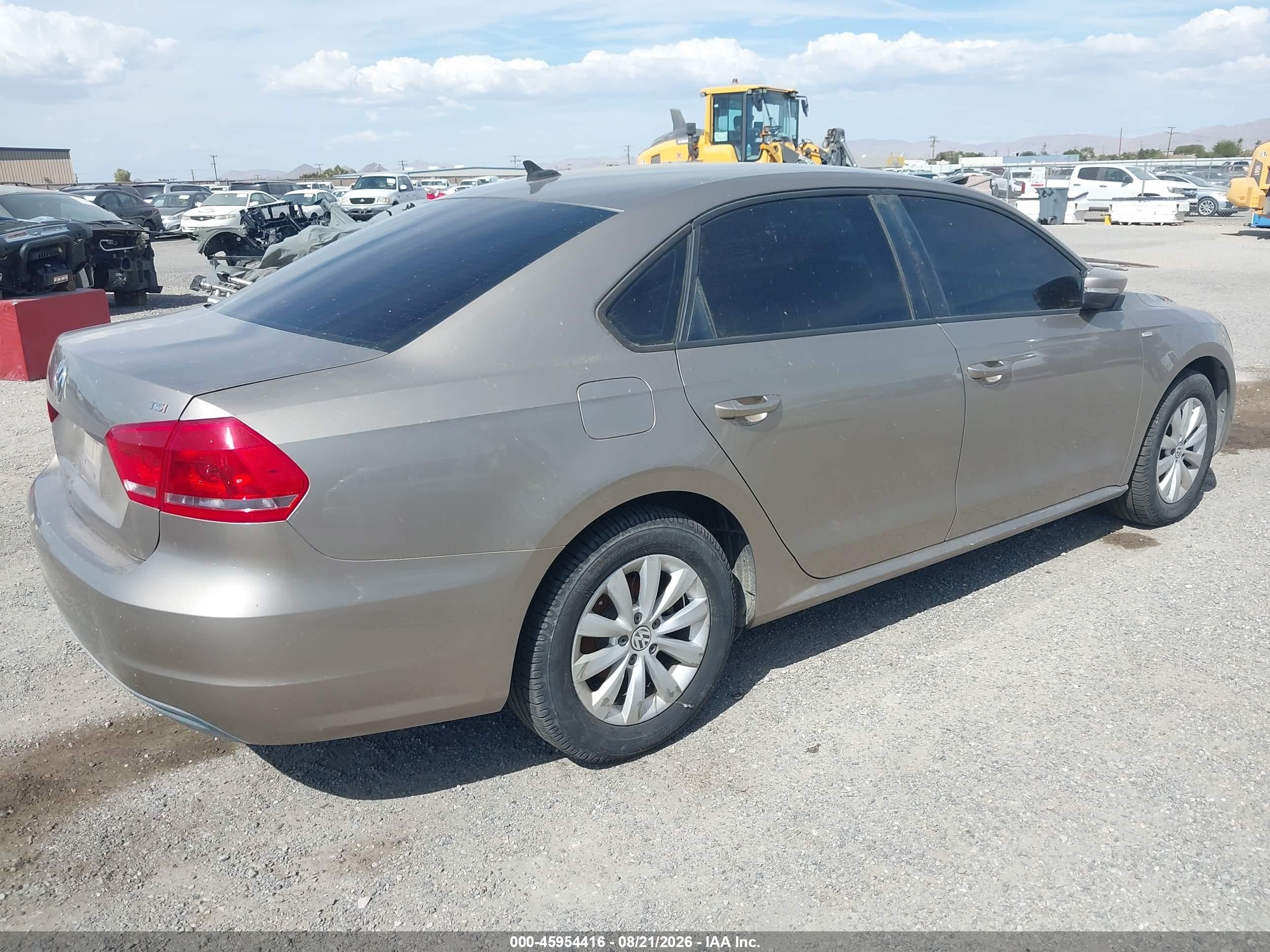 2015 Volkswagen Passat 1.8t Wolfsburg Edition Gold vin: 1VWAT7A30FC007063