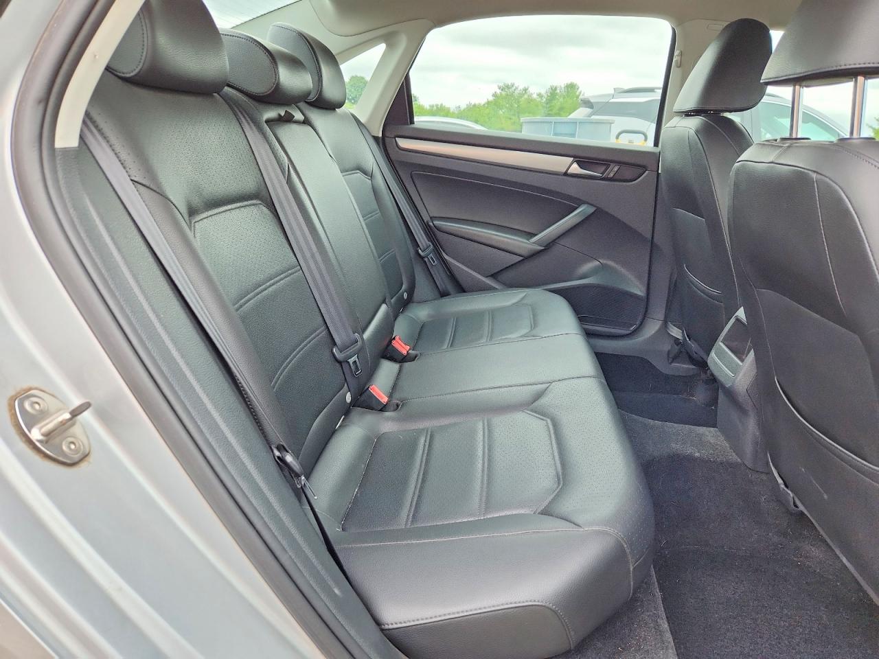 2015 Volkswagen Passat S Серебряный vin: 1VWAT7A30FC020508