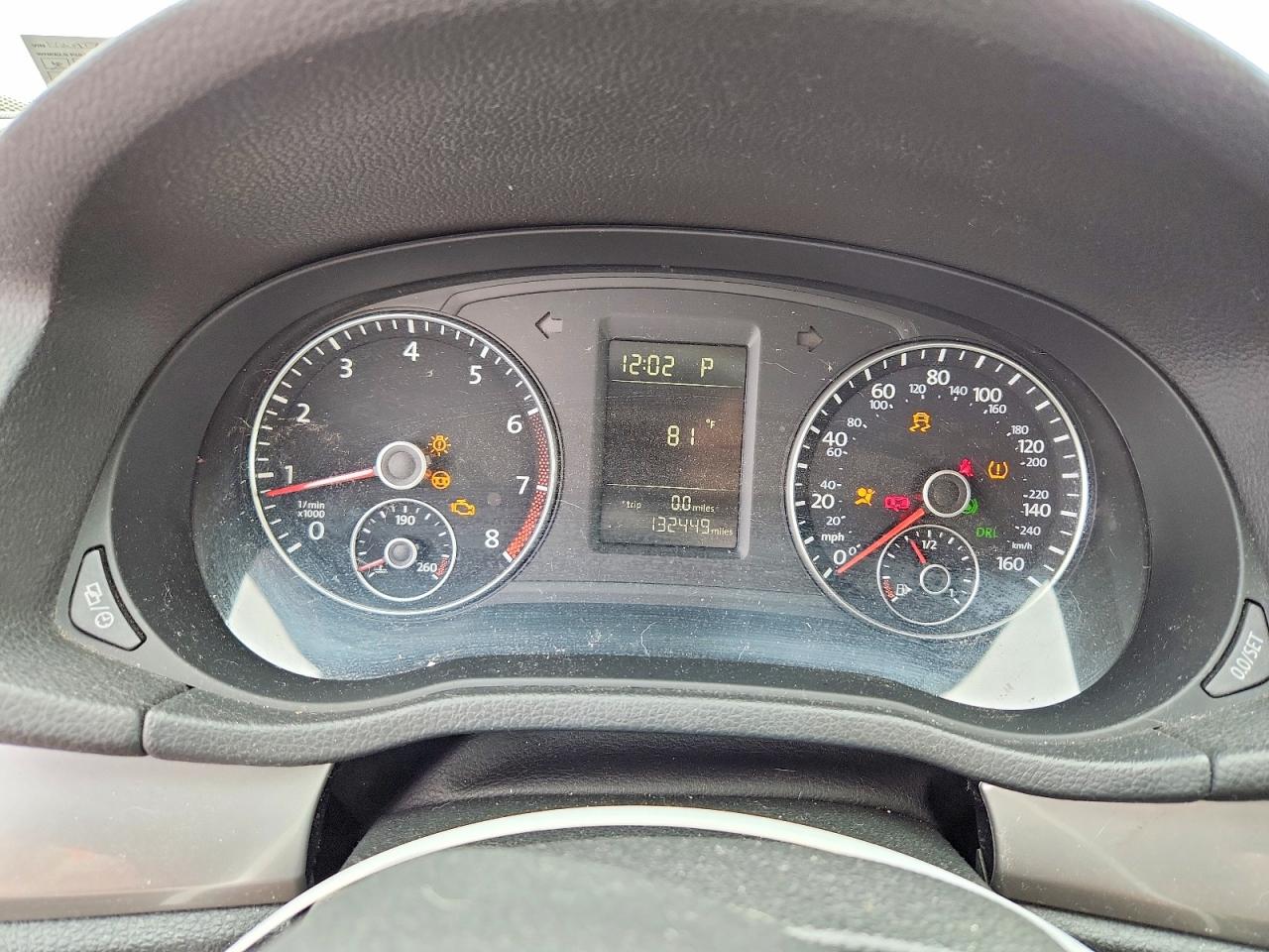 2015 Volkswagen Passat S Серебряный vin: 1VWAT7A30FC020508