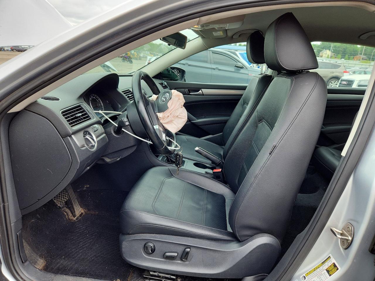 2015 Volkswagen Passat S Серебряный vin: 1VWAT7A30FC020508