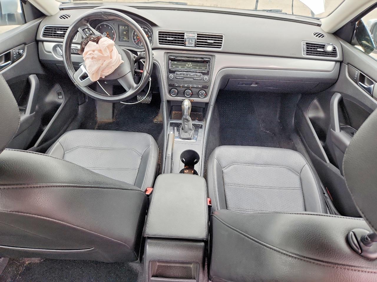 2015 Volkswagen Passat S Серебряный vin: 1VWAT7A30FC020508