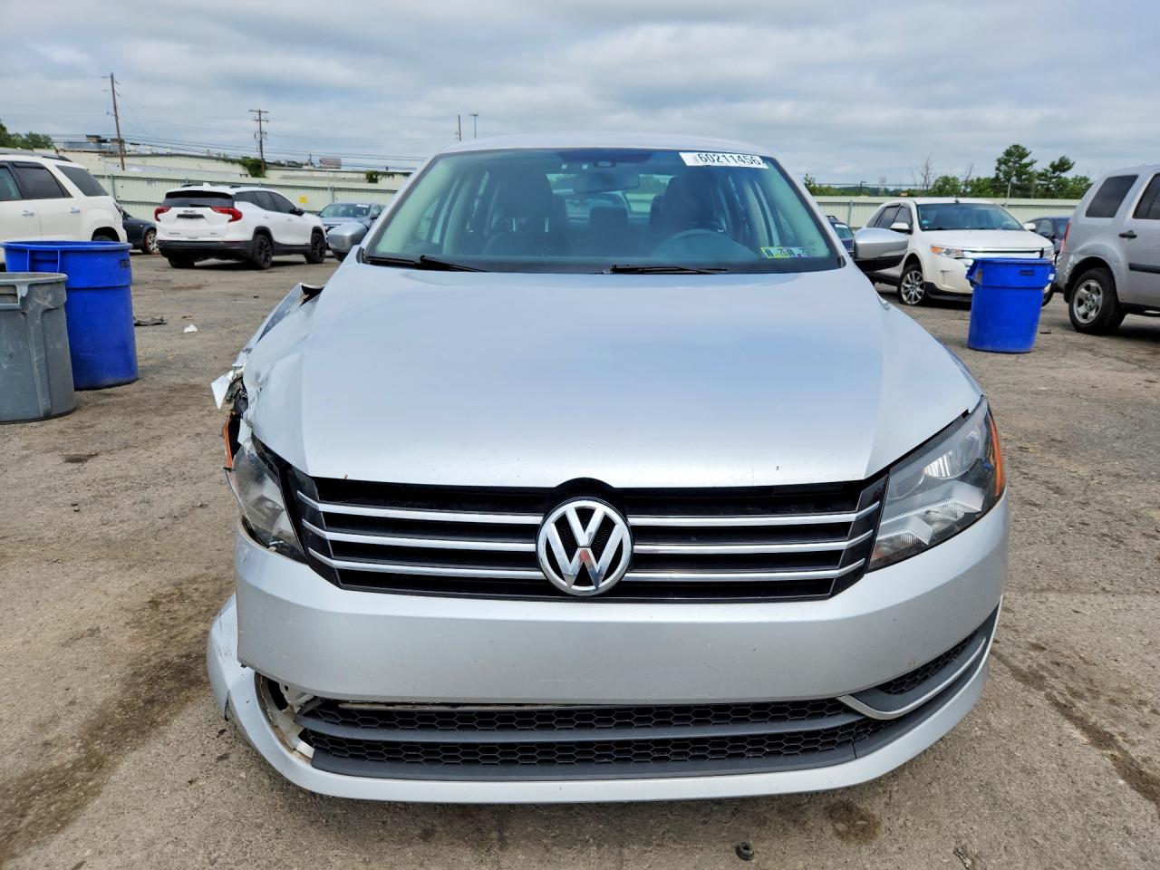 2015 Volkswagen Passat S Серебряный vin: 1VWAT7A30FC020508