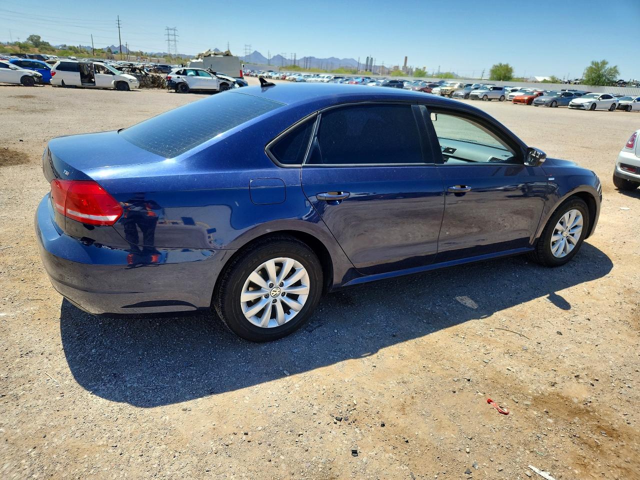 2015 Volkswagen Passat S Синий vin: 1VWAT7A30FC031850