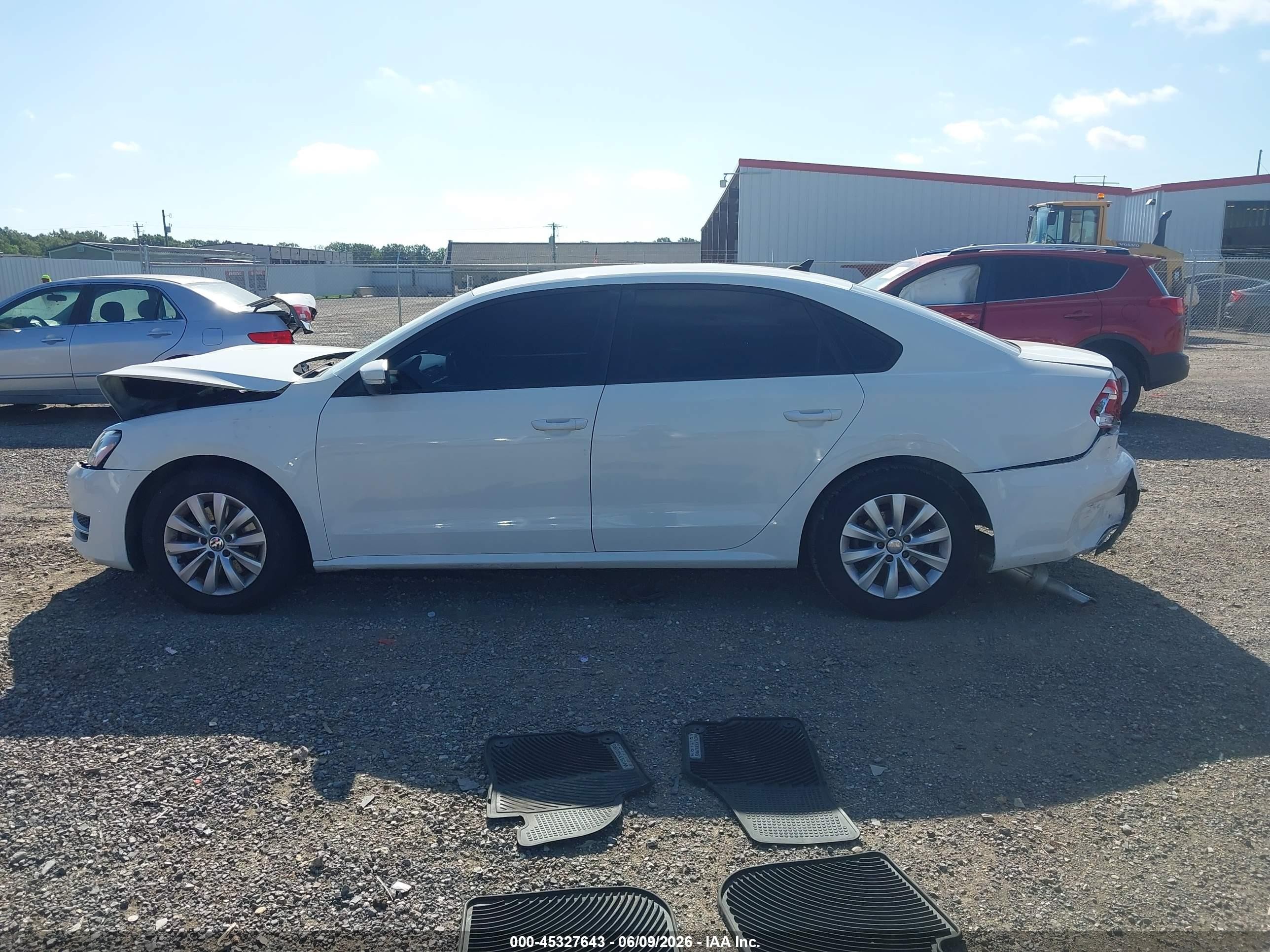 2015 Volkswagen Passat 1.8t Wolfsburg Edition White vin: 1VWAT7A30FC043397