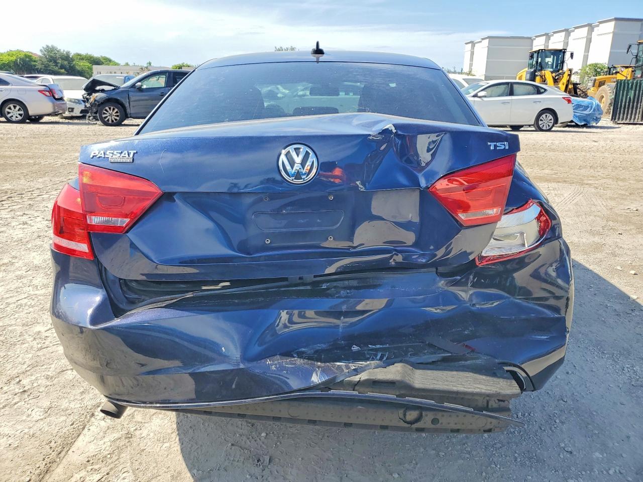 2015 Volkswagen Passat S Синий vin: 1VWAT7A30FC045425