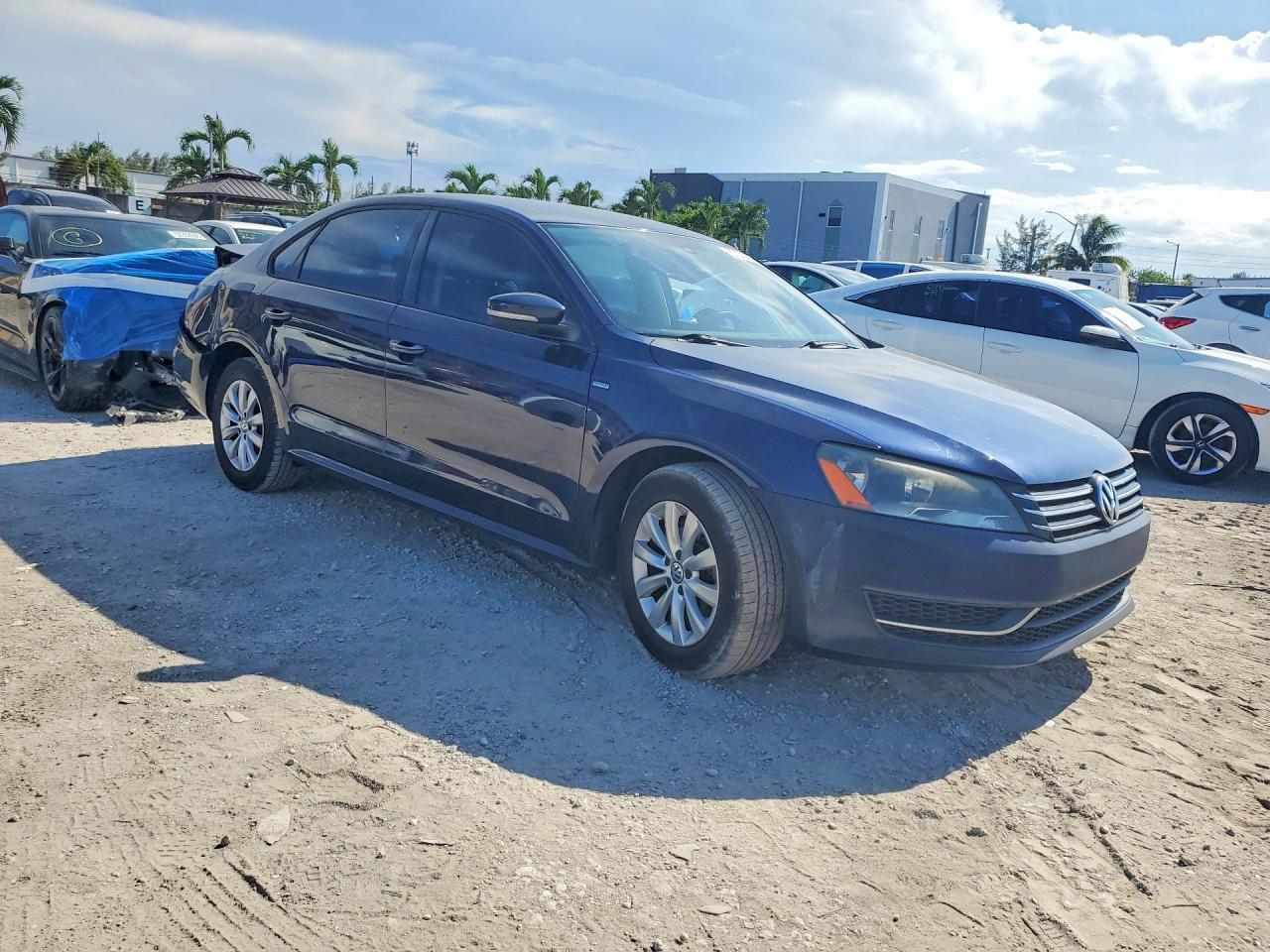 2015 Volkswagen Passat S Синий vin: 1VWAT7A30FC045425