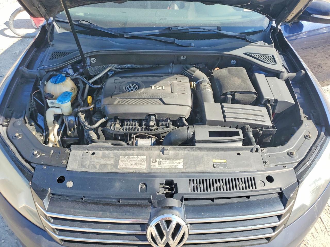 2015 Volkswagen Passat S Синий vin: 1VWAT7A30FC045425