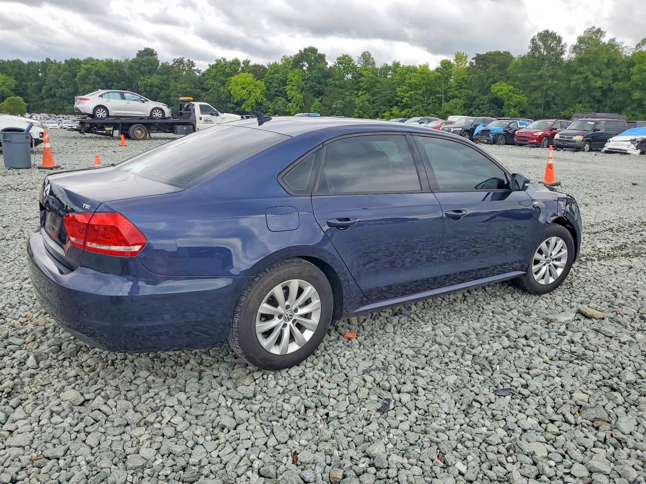 2015 Volkswagen Passat S Blue vin: 1VWAT7A30FC048941