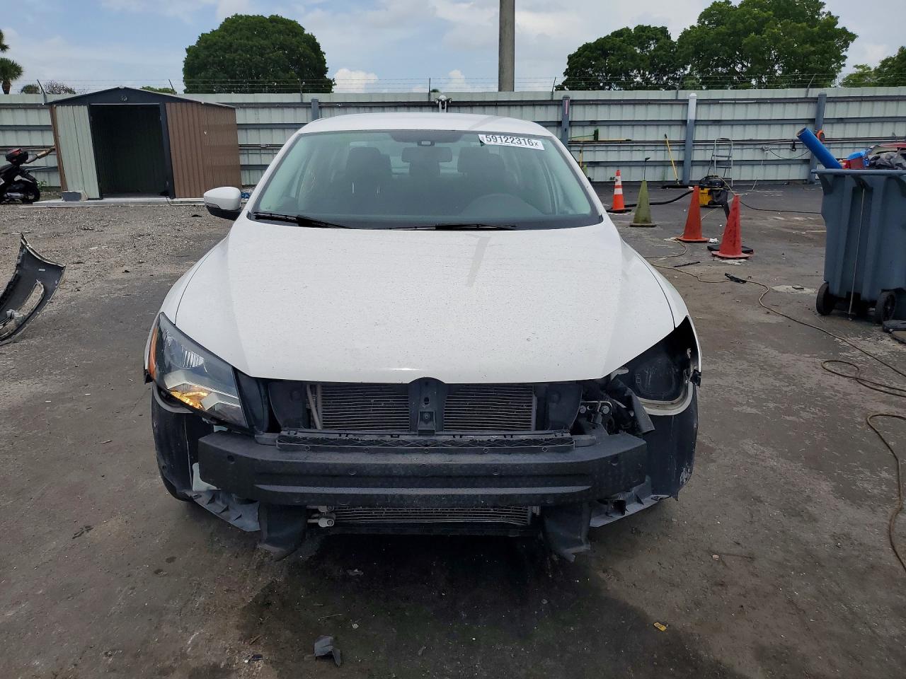 2015 Volkswagen Passat S White vin: 1VWAT7A30FC052312
