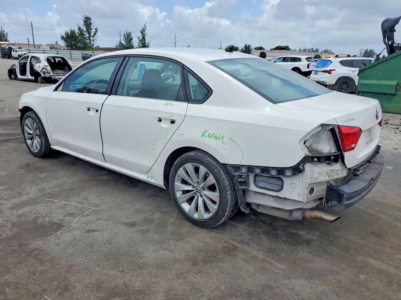 2015 Volkswagen Passat S White vin: 1VWAT7A30FC052312