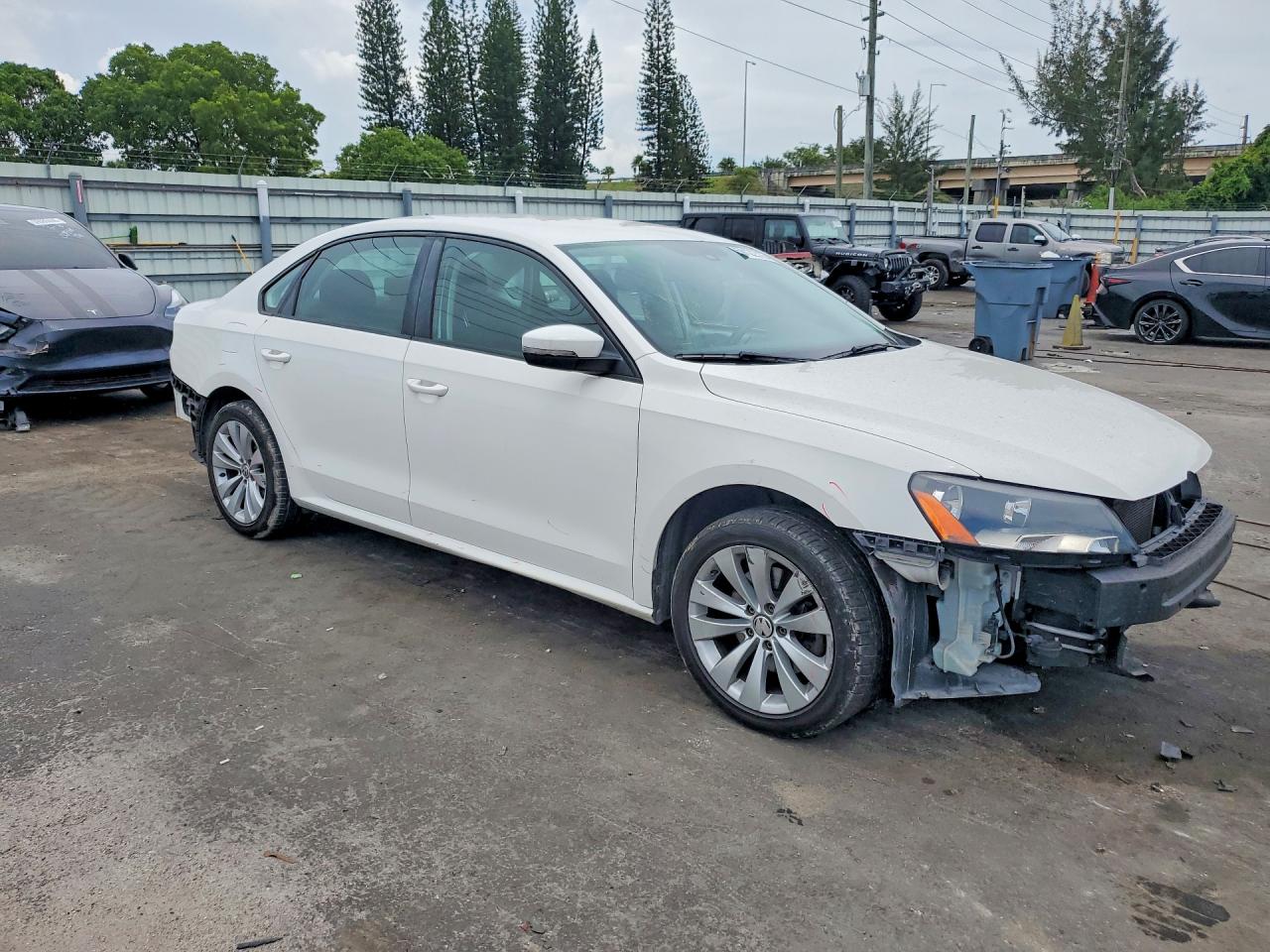 2015 Volkswagen Passat S White vin: 1VWAT7A30FC052312