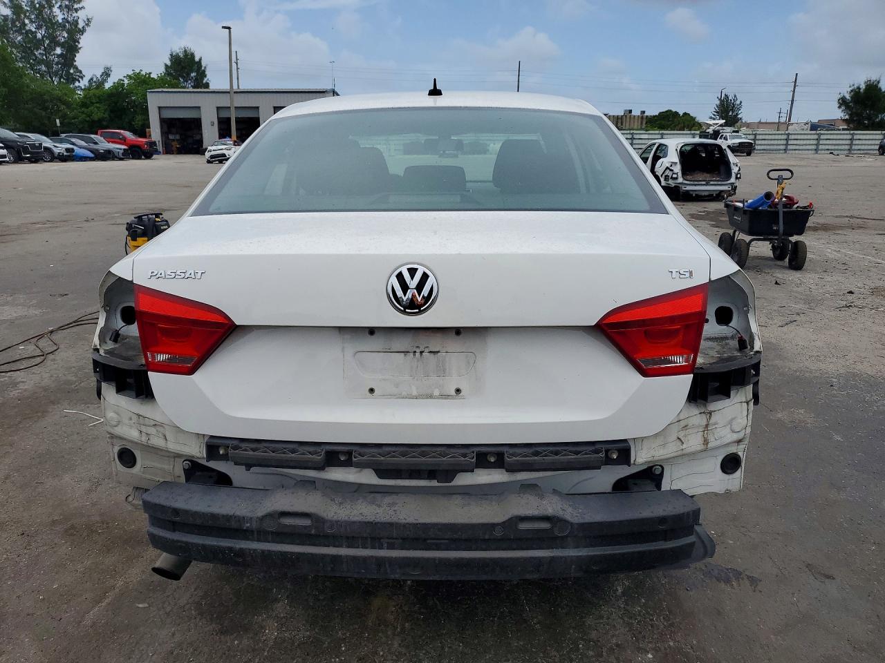 2015 Volkswagen Passat S White vin: 1VWAT7A30FC052312