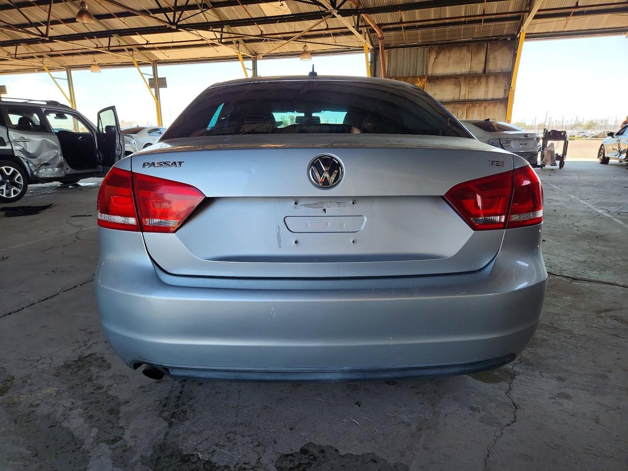 2015 Volkswagen Passat S Silver vin: 1VWAT7A30FC061544
