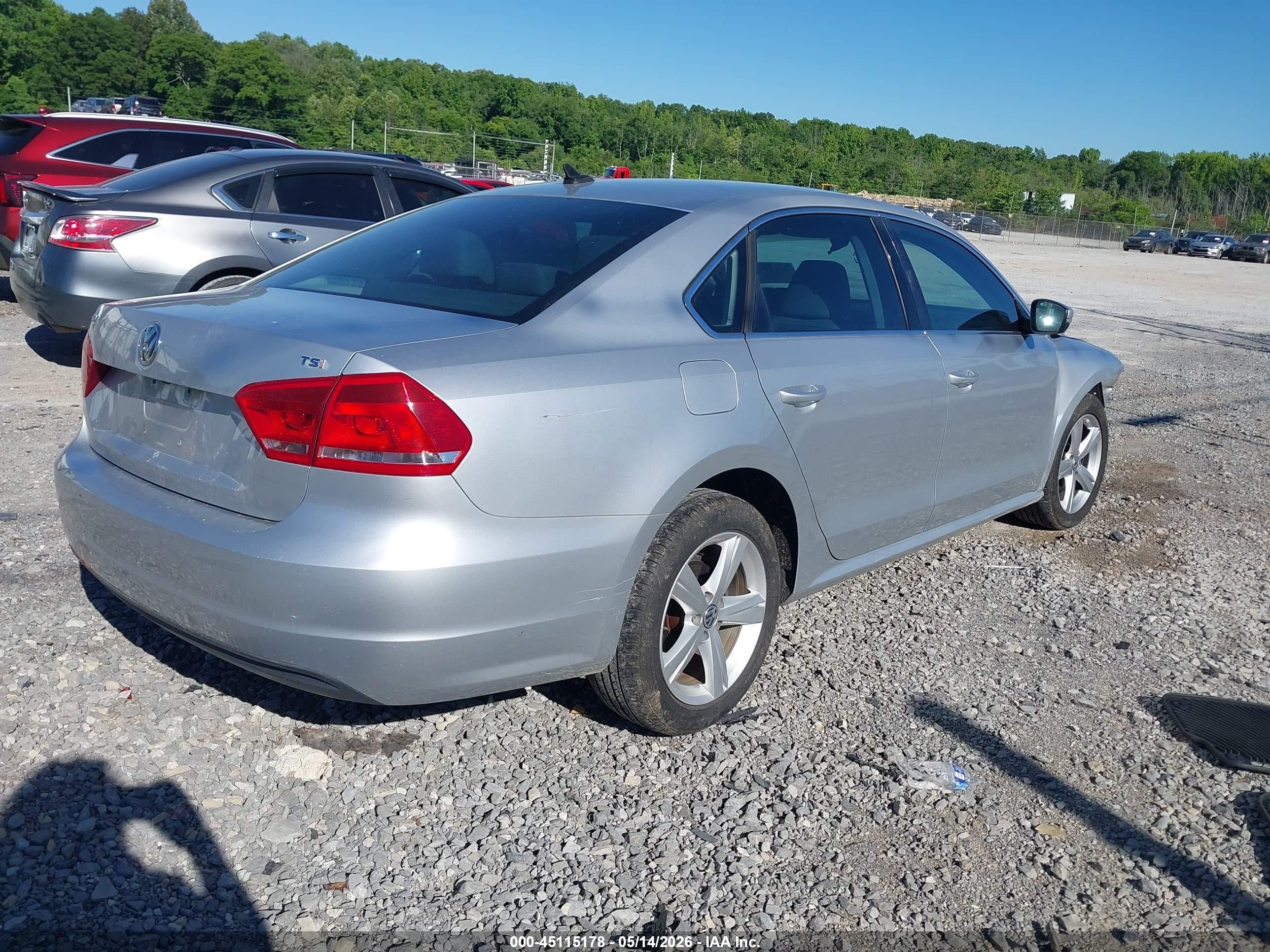 2015 Volkswagen Passat 1.8t Limited Edition Silver vin: 1VWAT7A30FC077503