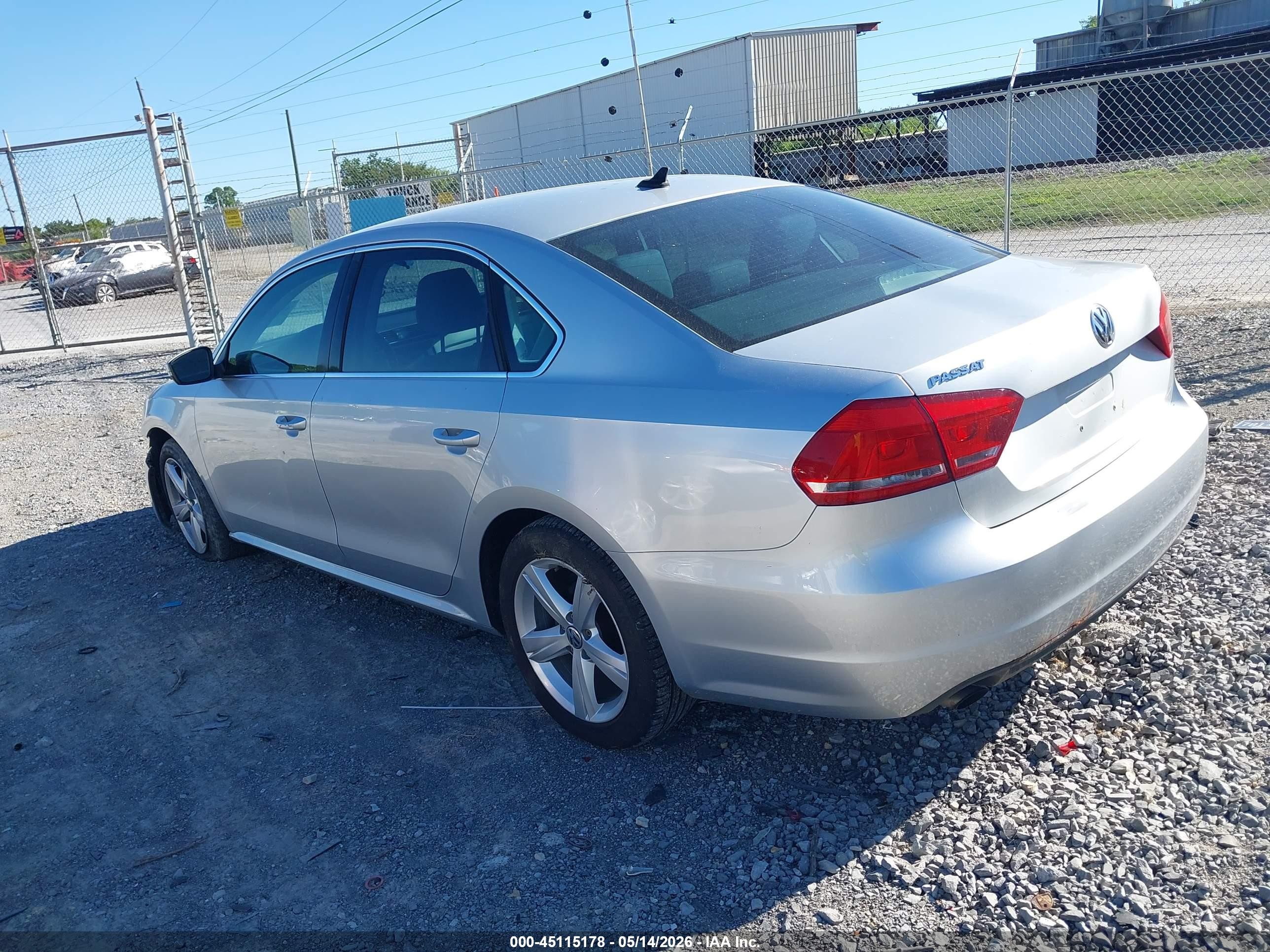 2015 Volkswagen Passat 1.8t Limited Edition Silver vin: 1VWAT7A30FC077503