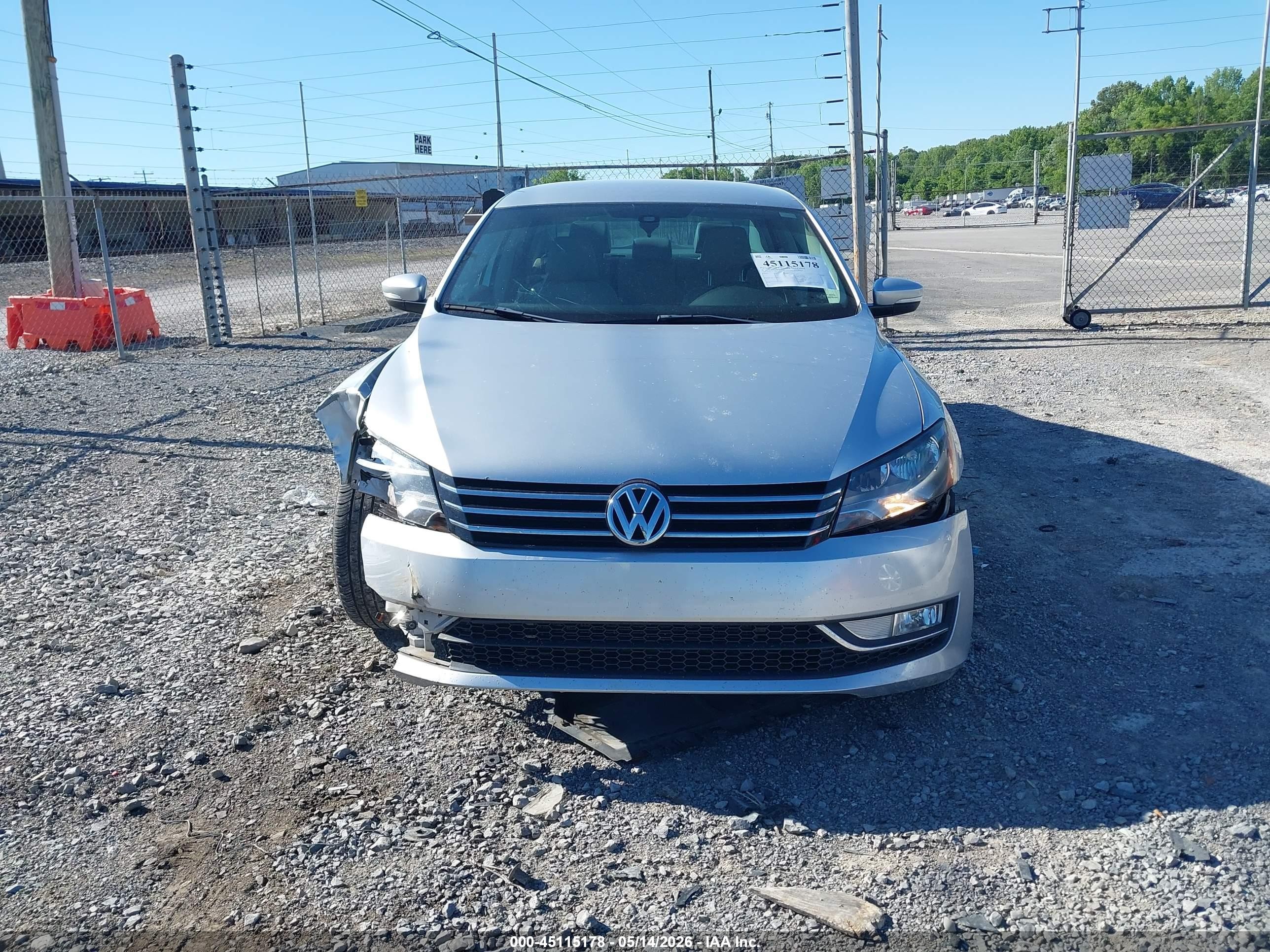 2015 Volkswagen Passat 1.8t Limited Edition Silver vin: 1VWAT7A30FC077503