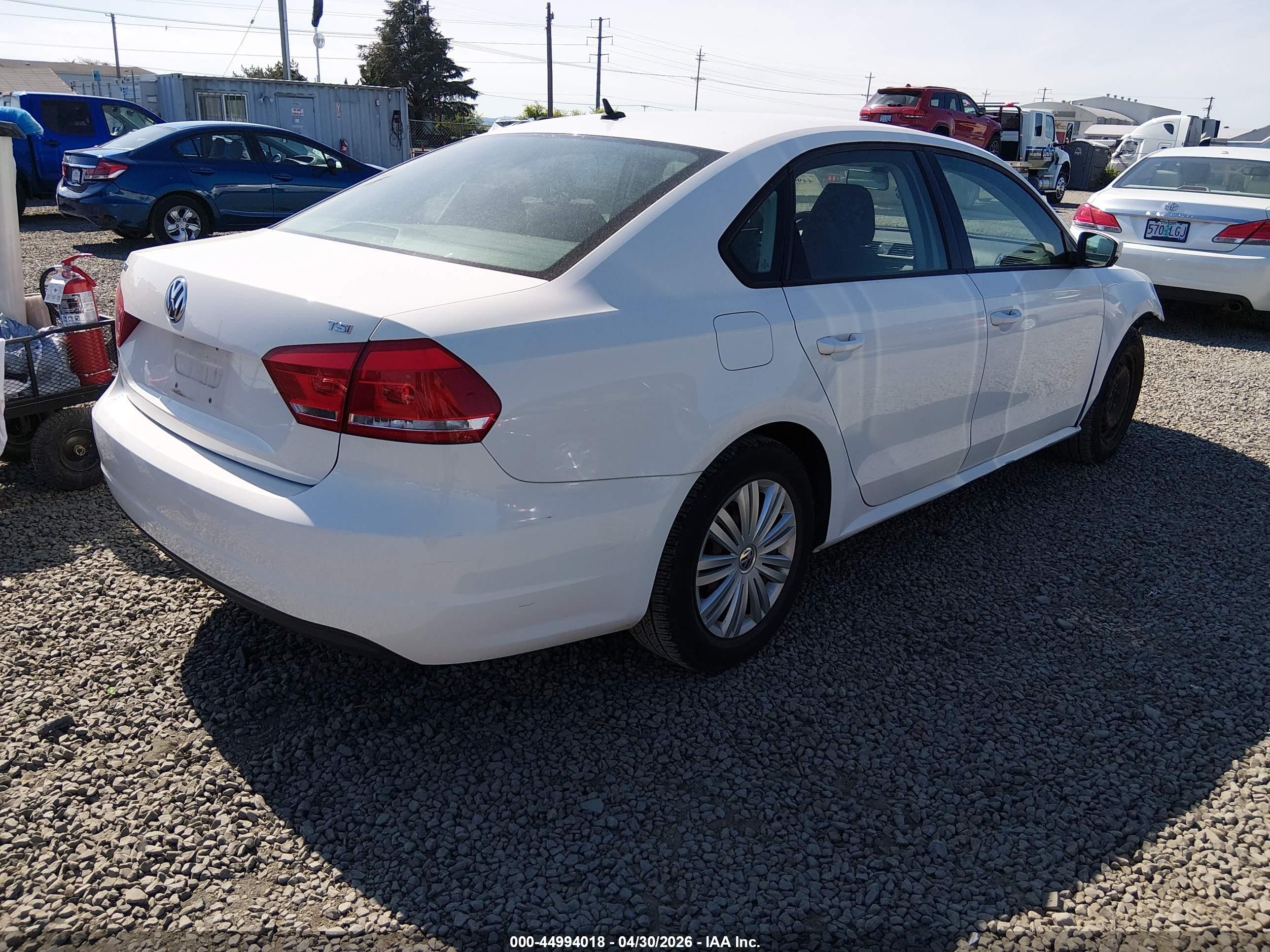 2015 Volkswagen Passat 1.8t S White vin: 1VWAT7A30FC091160
