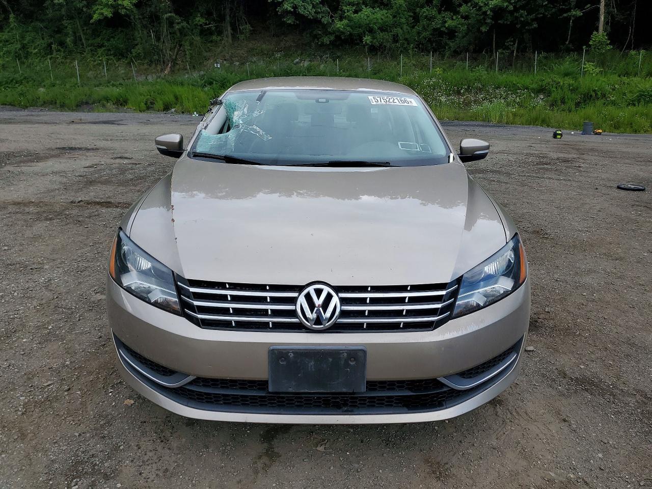 2015 Volkswagen Passat S Золотой vin: 1VWAT7A30FC098447