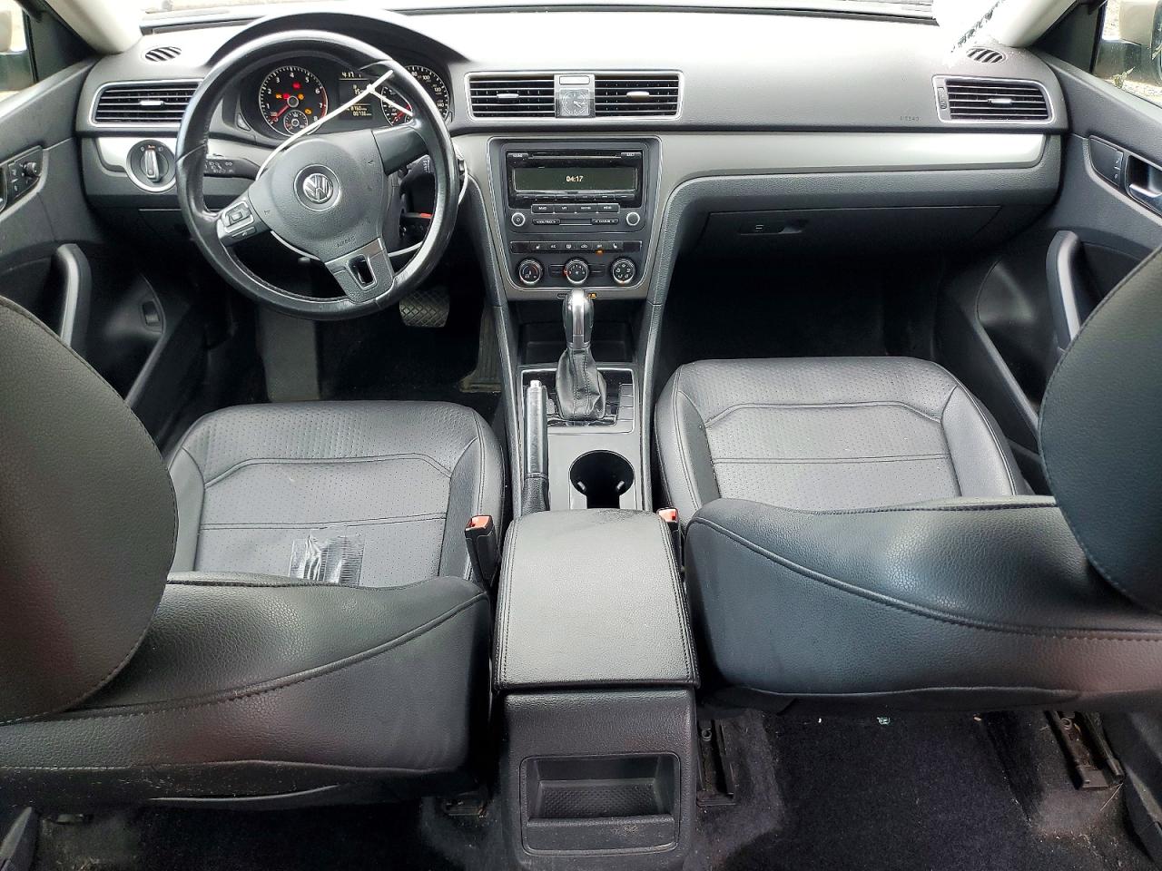 2015 Volkswagen Passat S Золотой vin: 1VWAT7A30FC098447