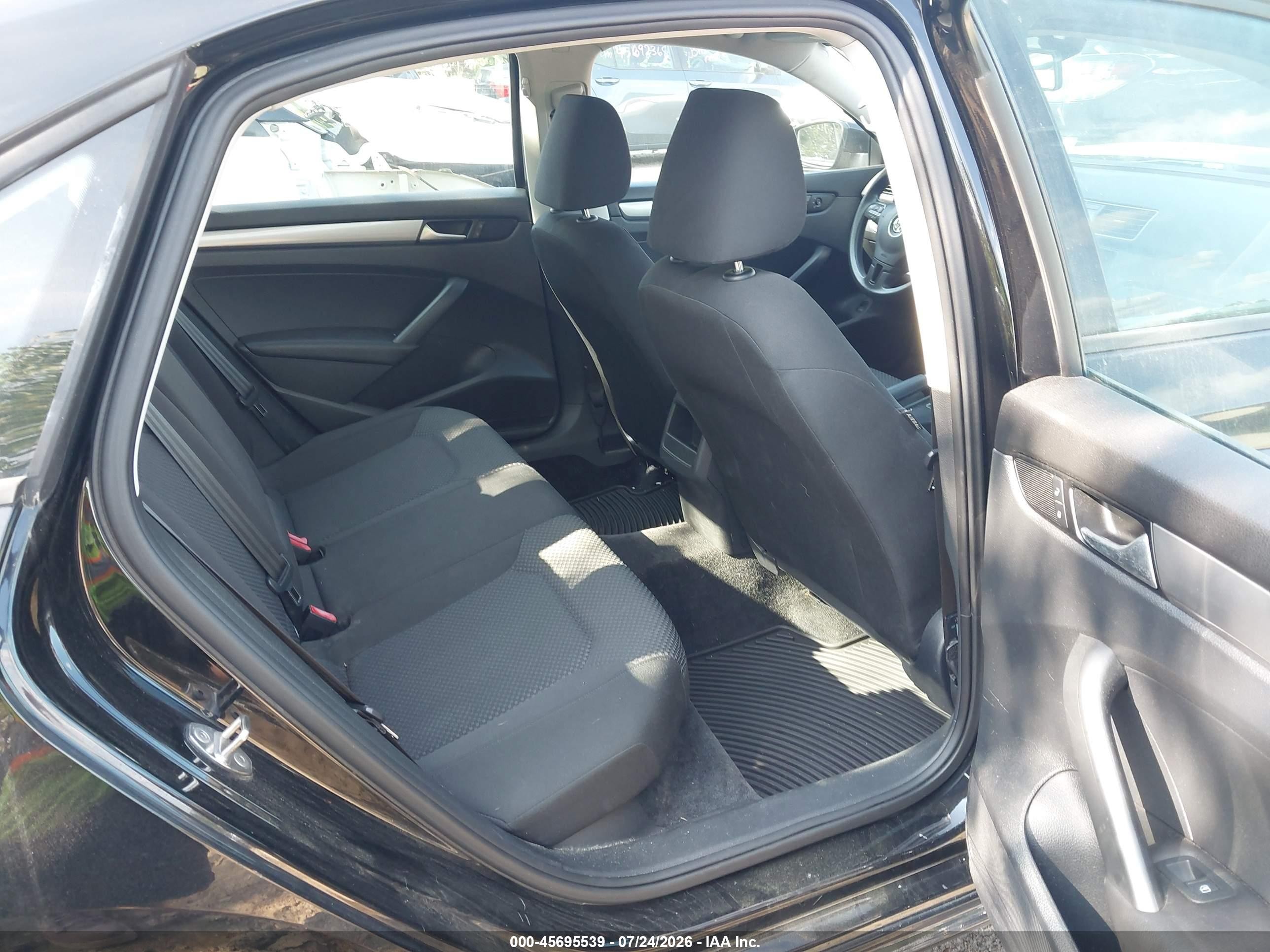 2015 Volkswagen Passat 1.8t S Black vin: 1VWAT7A30FC103226