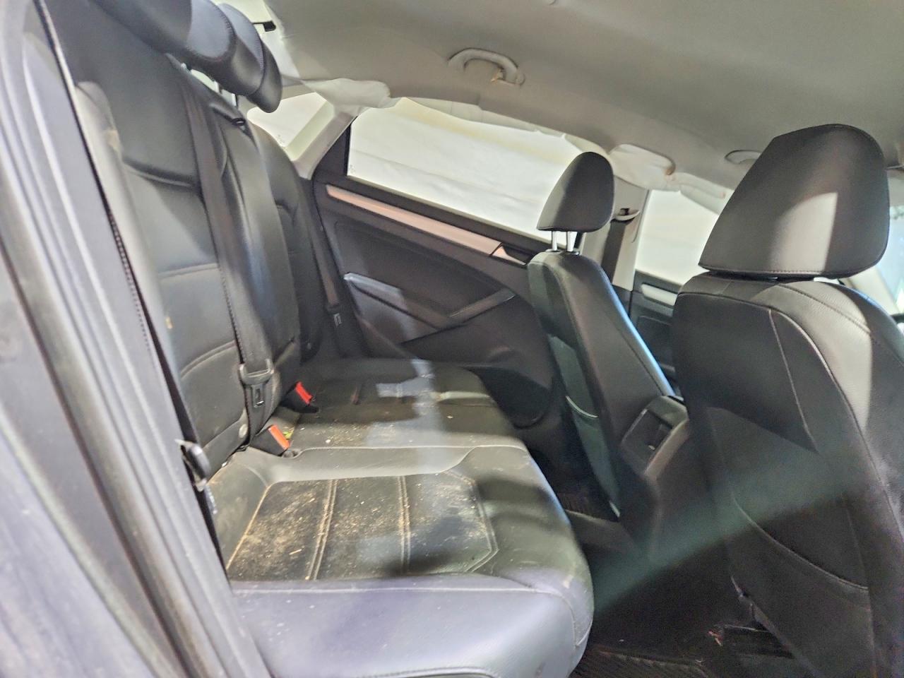 2015 Volkswagen Passat S Серый vin: 1VWAT7A30FC119751