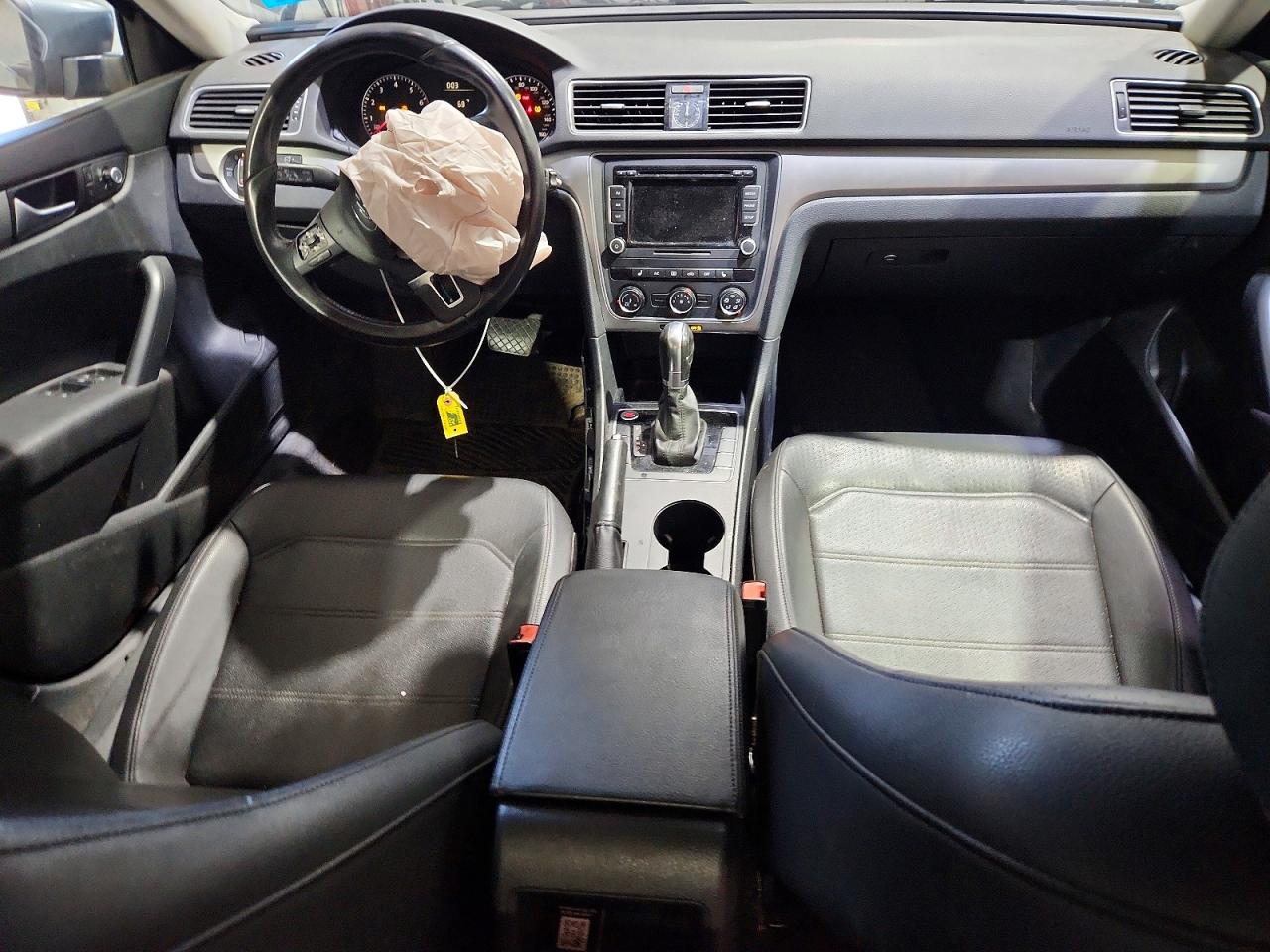 2015 Volkswagen Passat S Серый vin: 1VWAT7A30FC119751